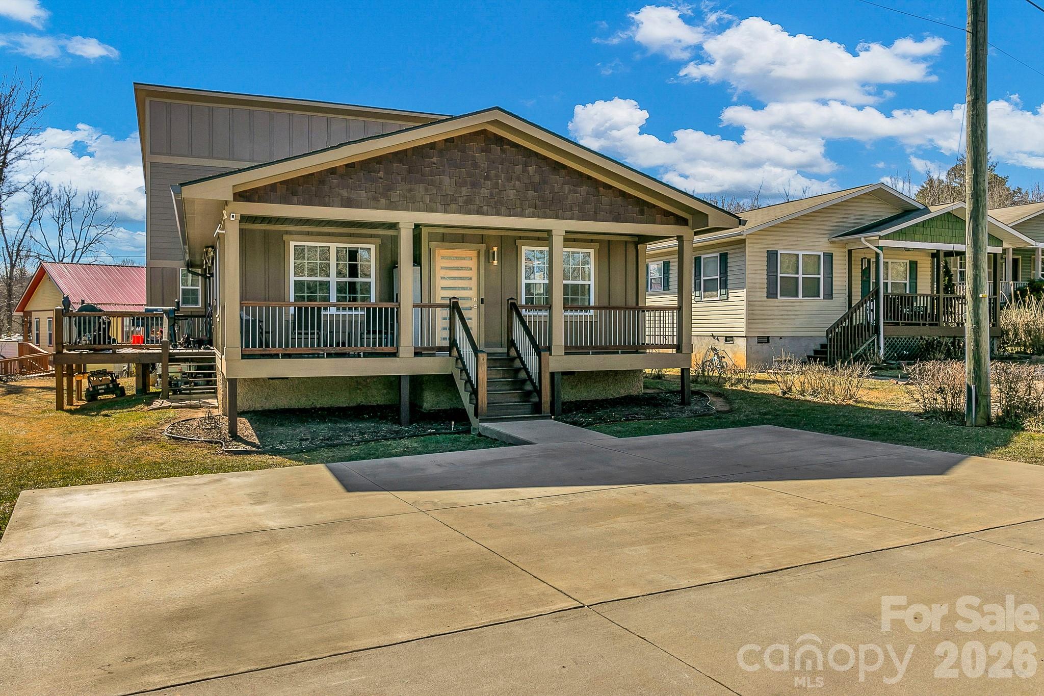 215 E Oakview Road — Asheville
