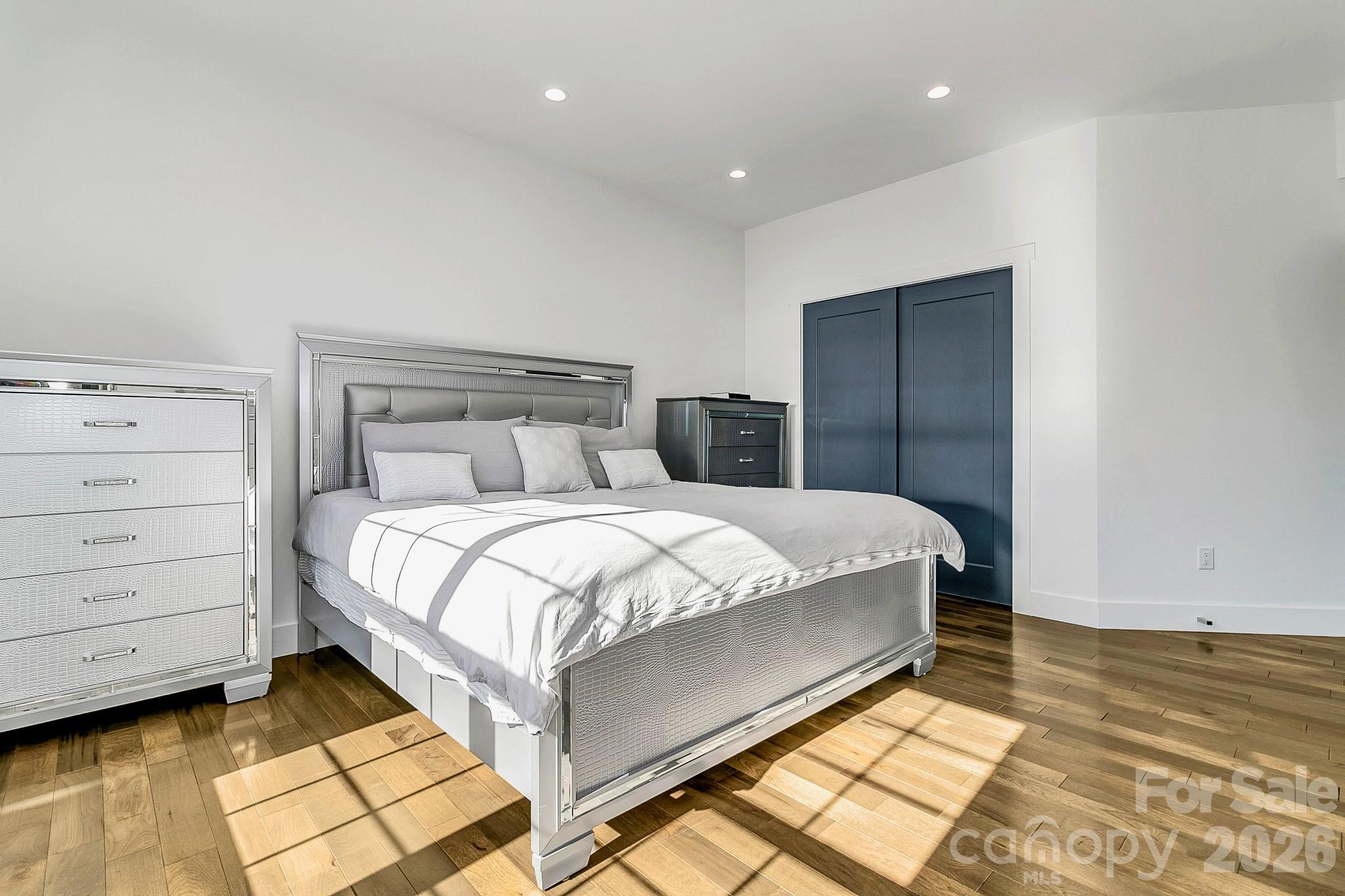 215 E Oakview Road — Asheville