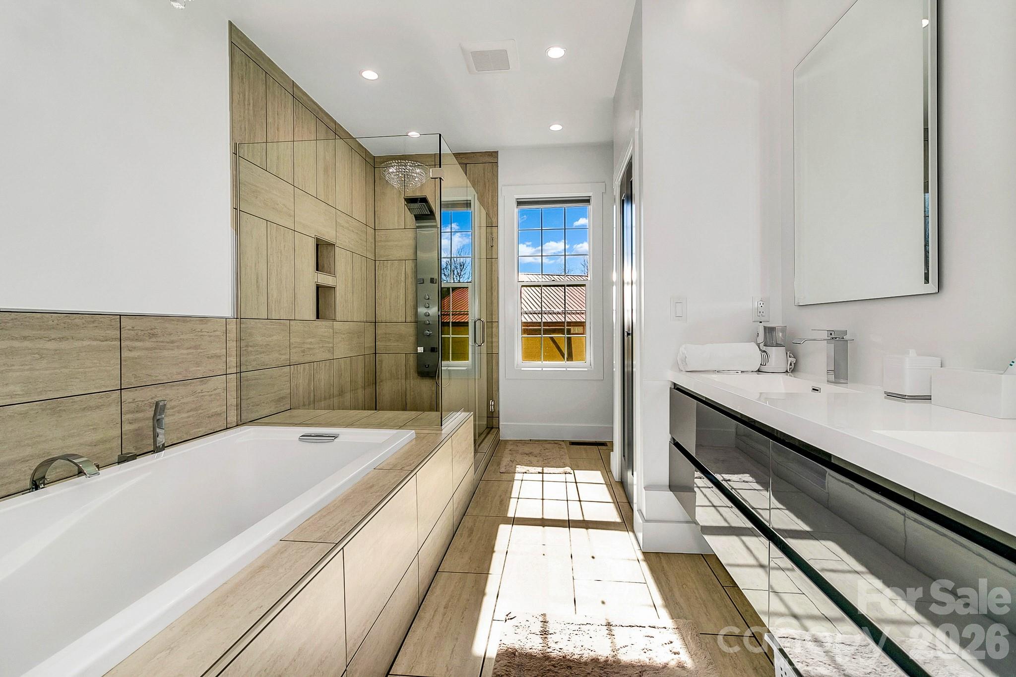 215 E Oakview Road — Asheville