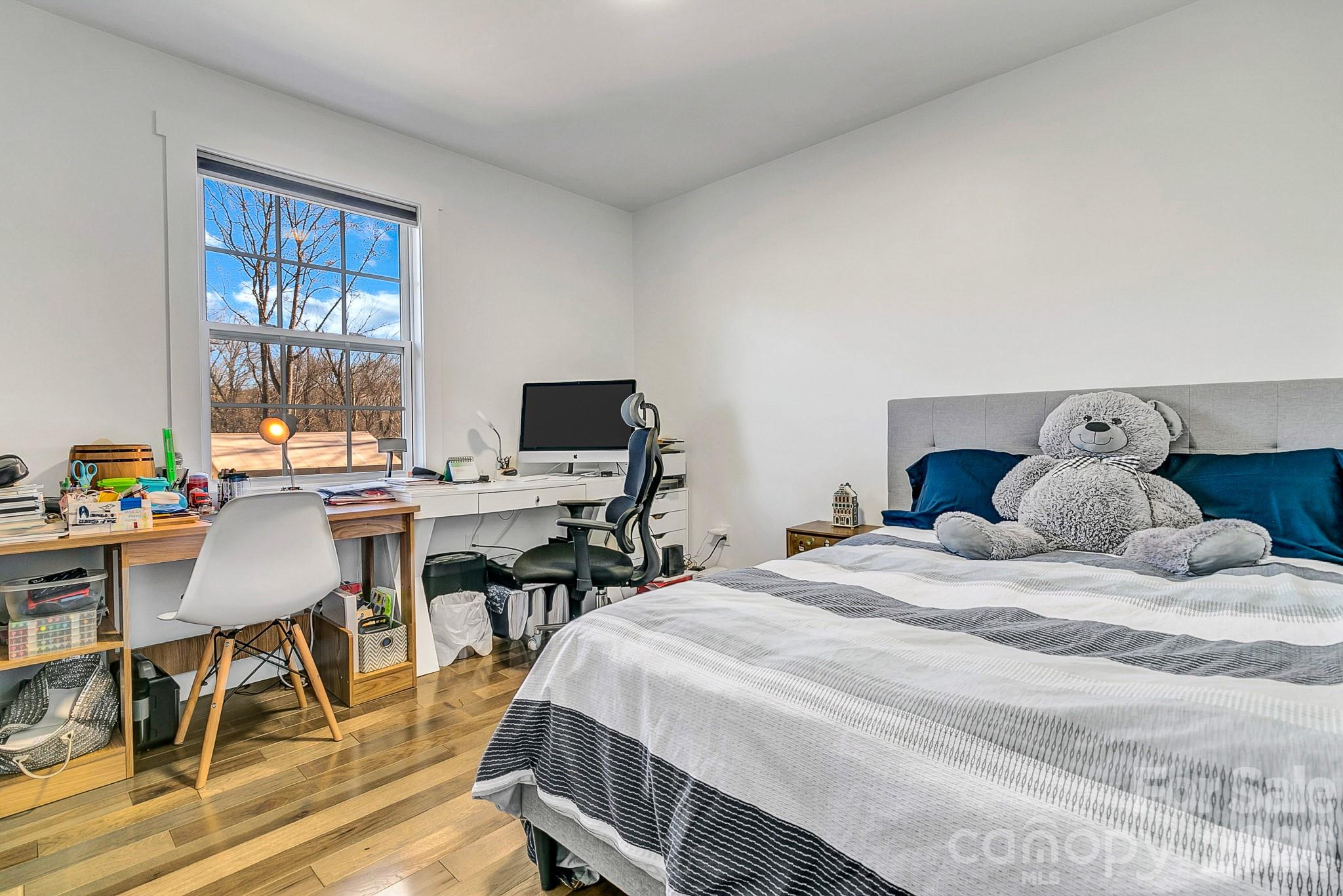 215 E Oakview Road — Asheville
