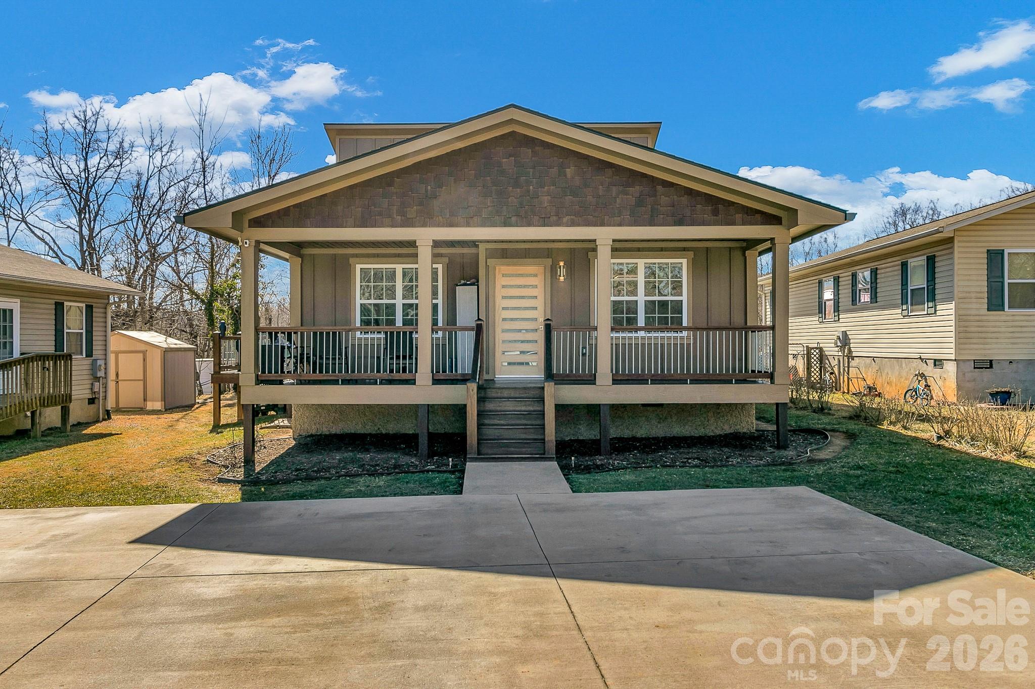 215 E Oakview Road — Asheville