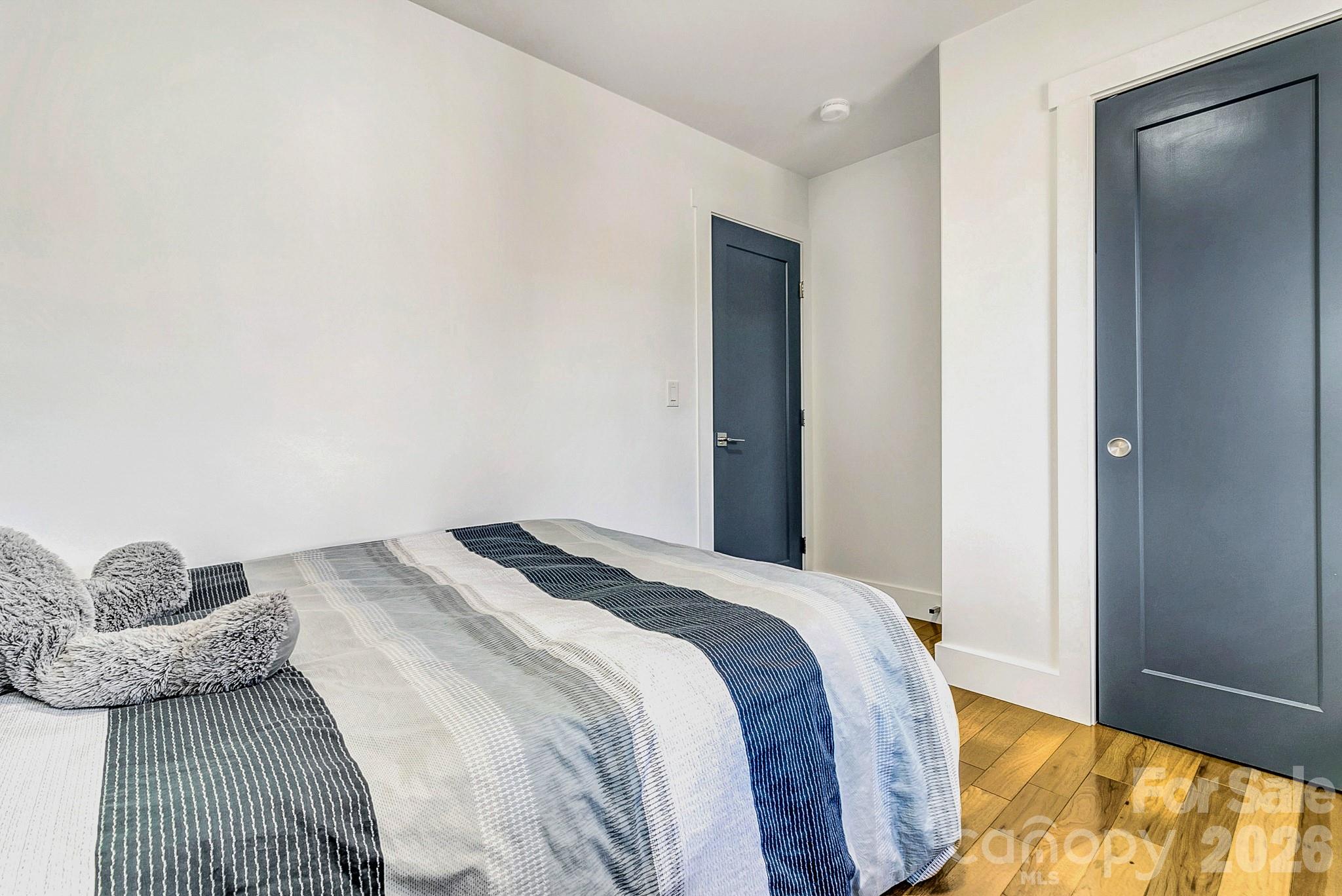 215 E Oakview Road — Asheville