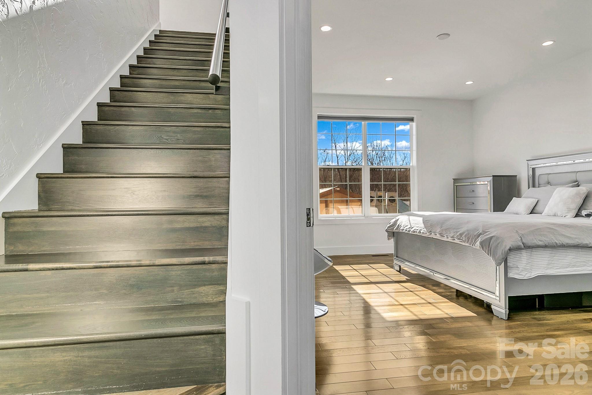 215 E Oakview Road — Asheville