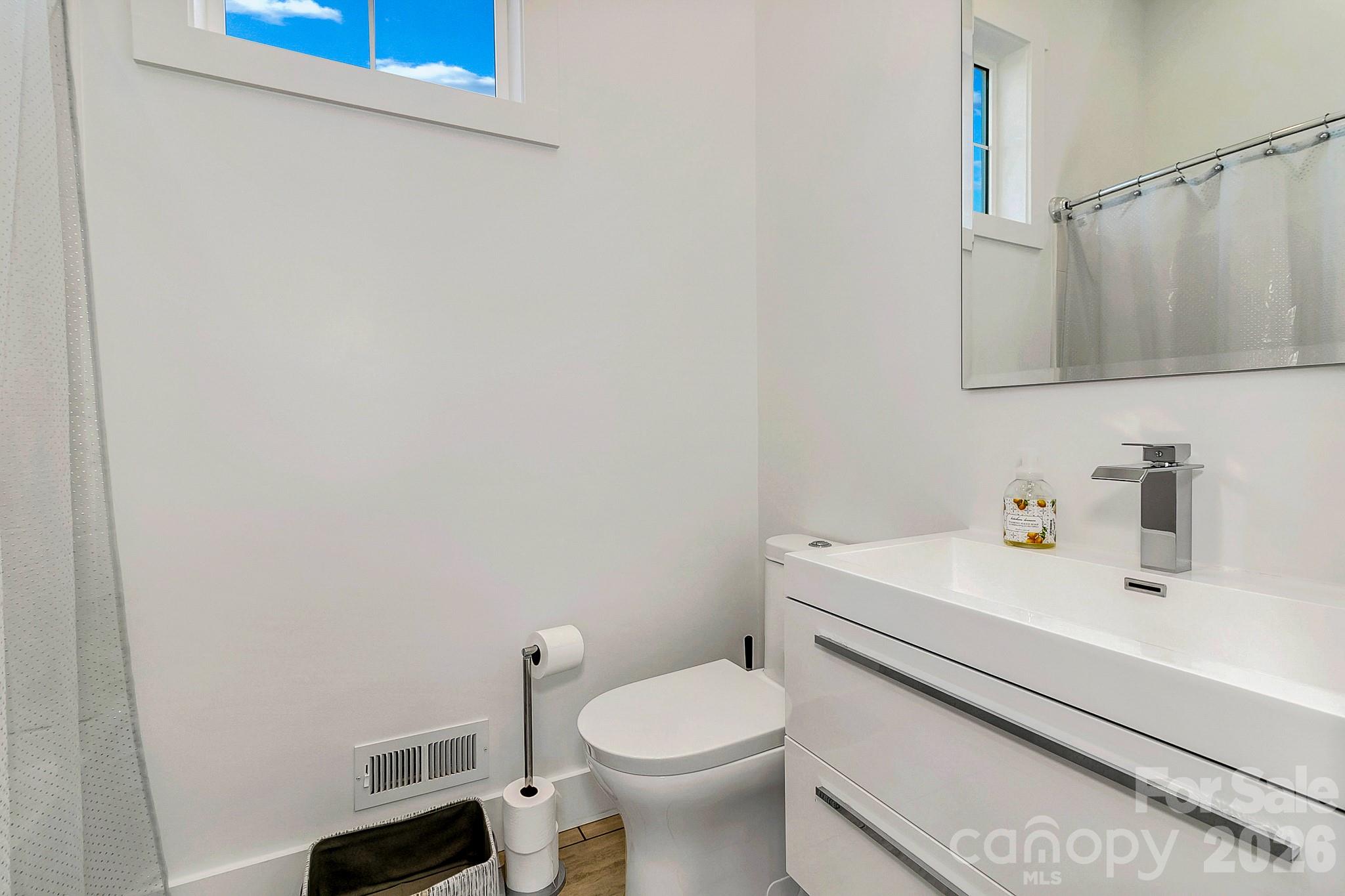 215 E Oakview Road — Asheville