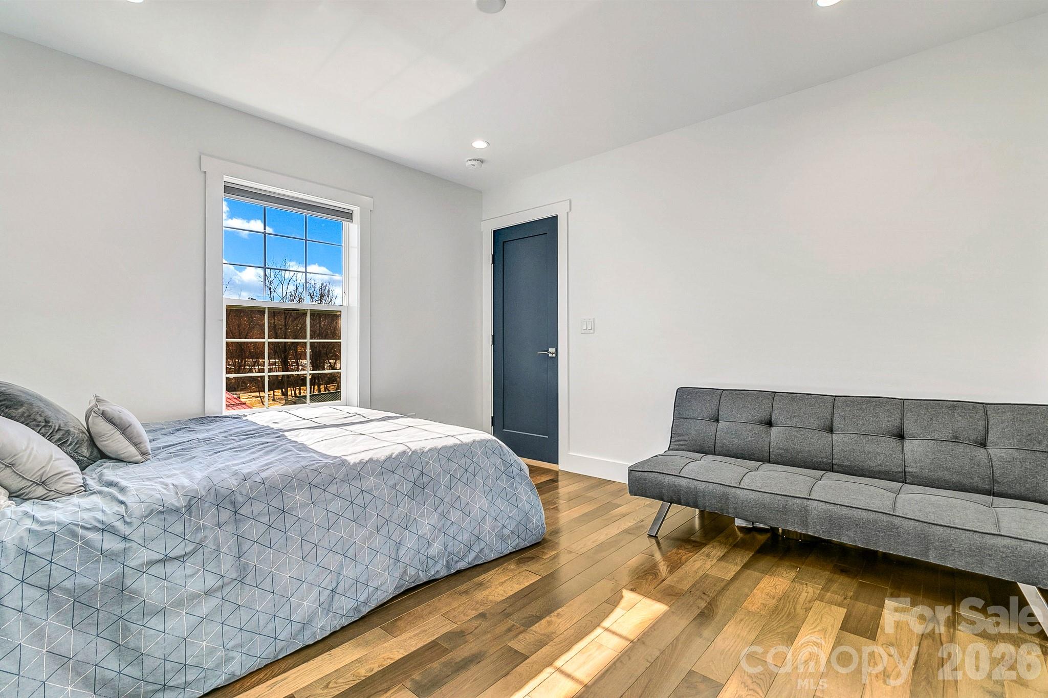 215 E Oakview Road — Asheville