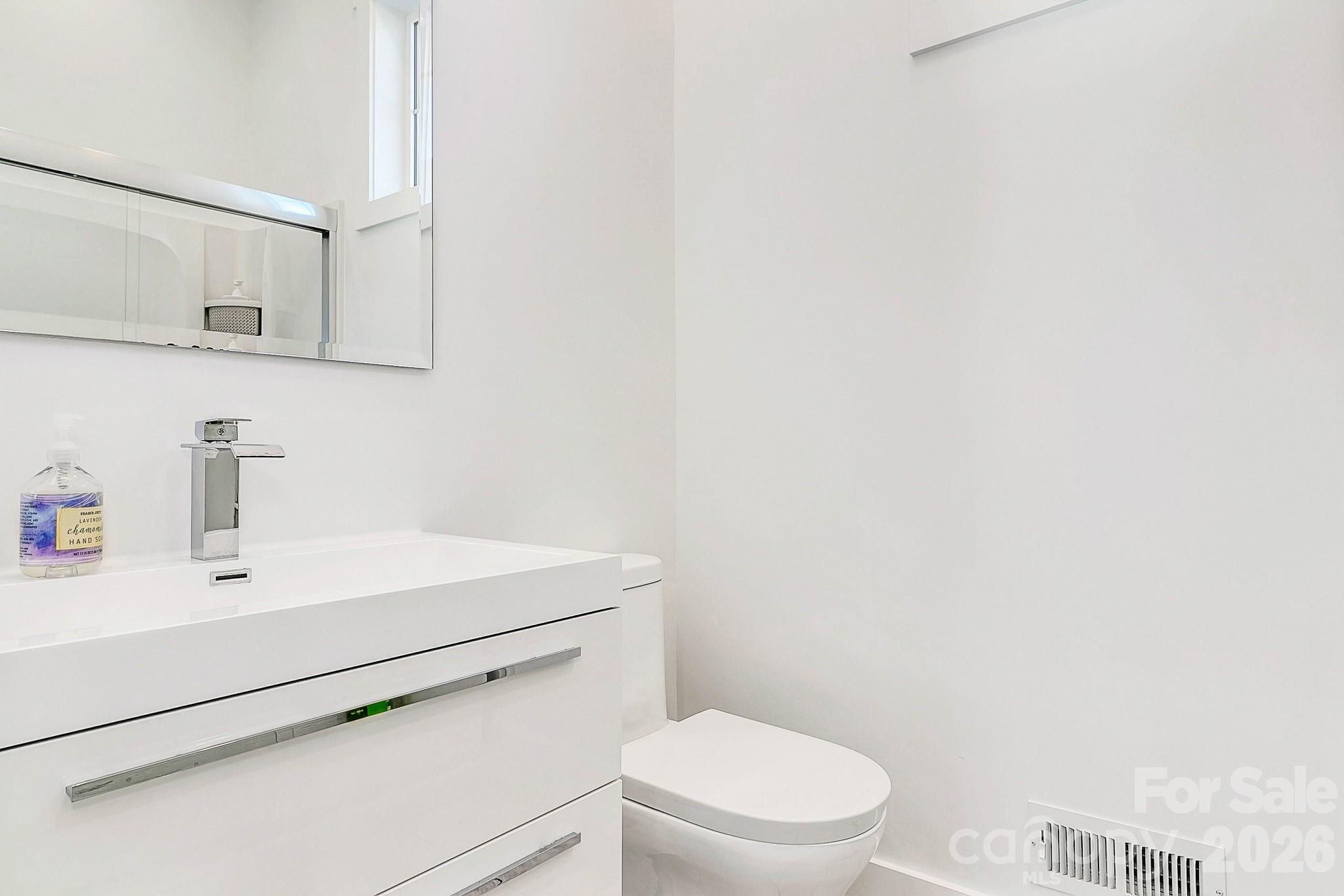 215 E Oakview Road — Asheville