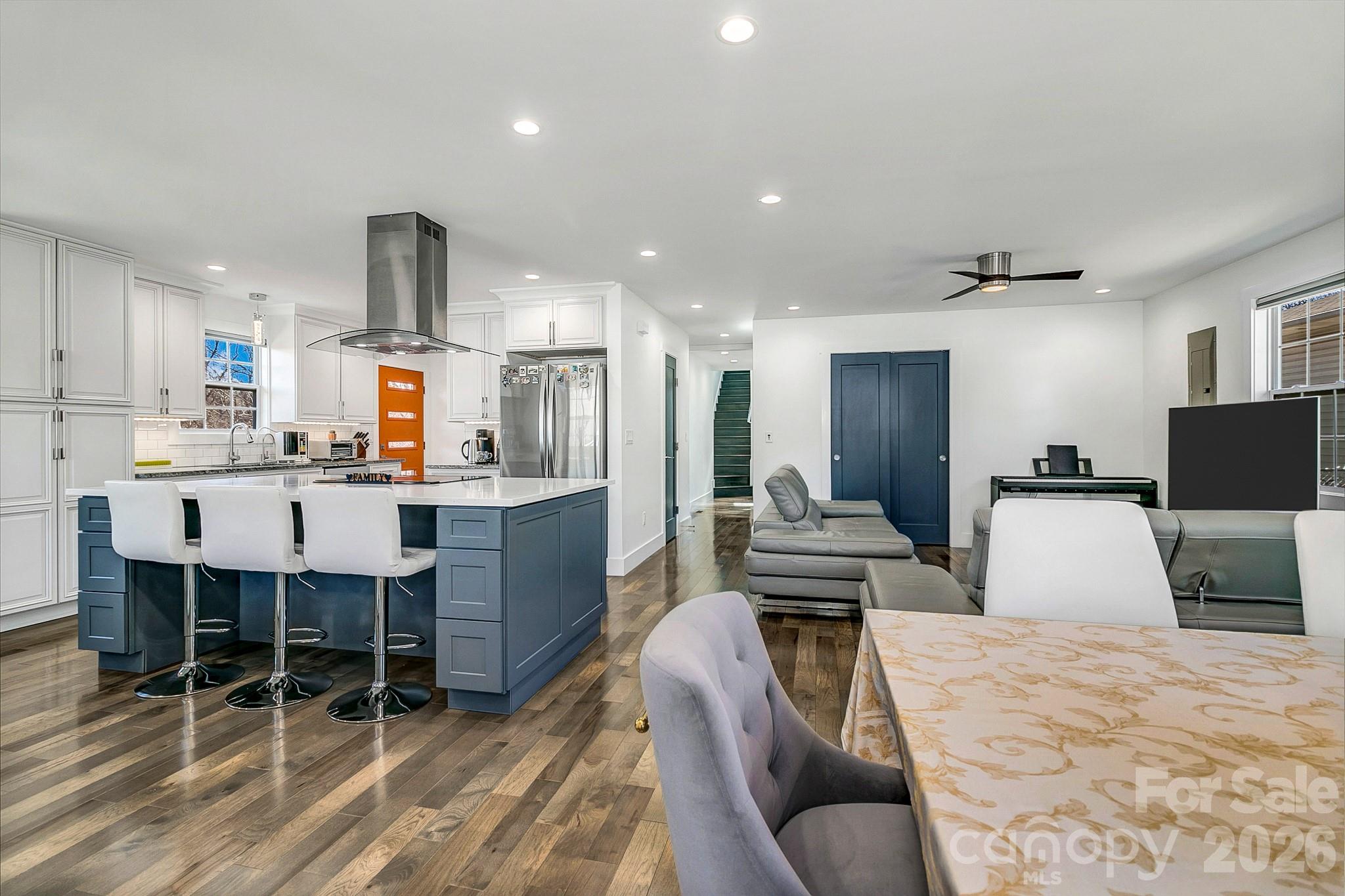 215 E Oakview Road — Asheville