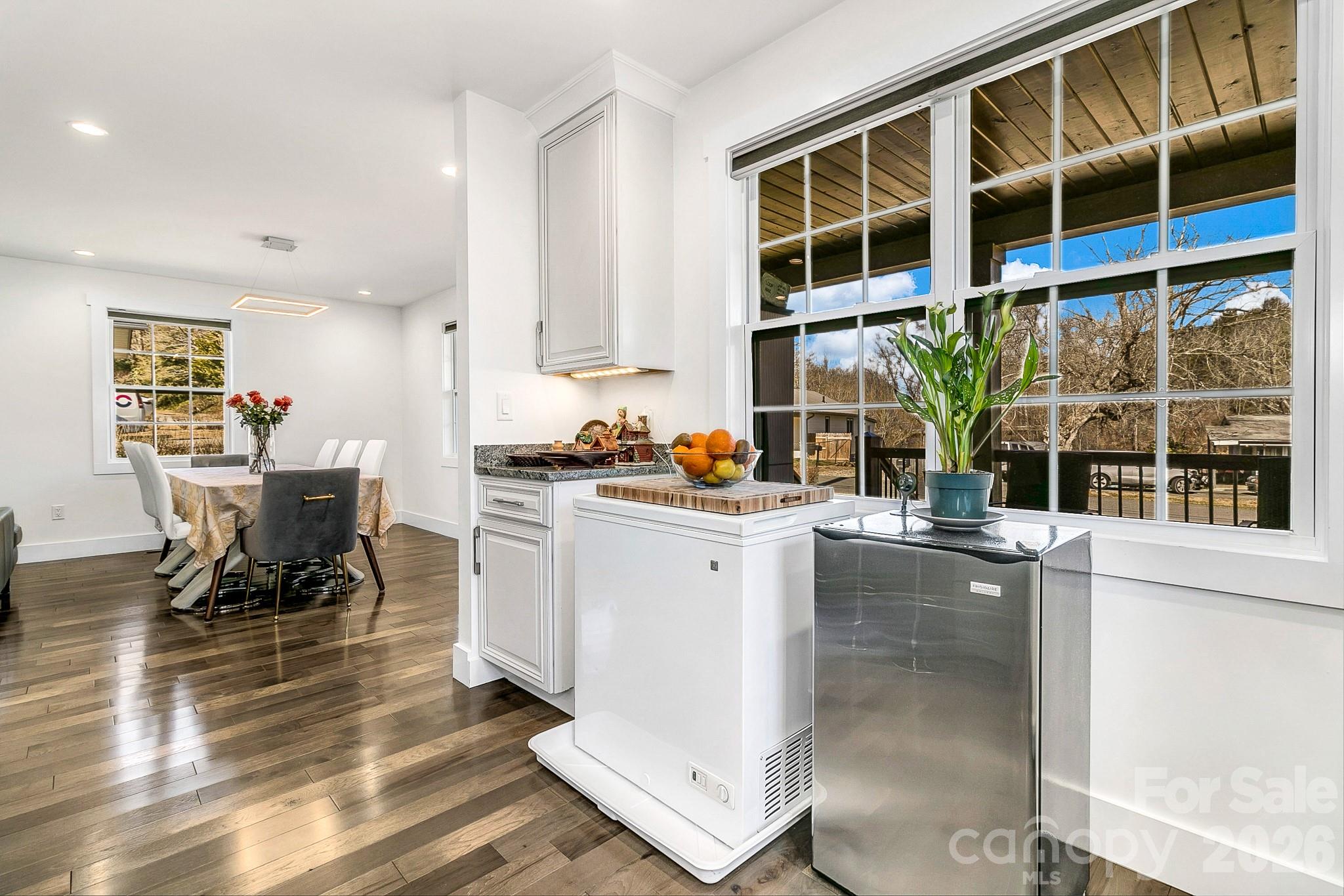 215 E Oakview Road — Asheville
