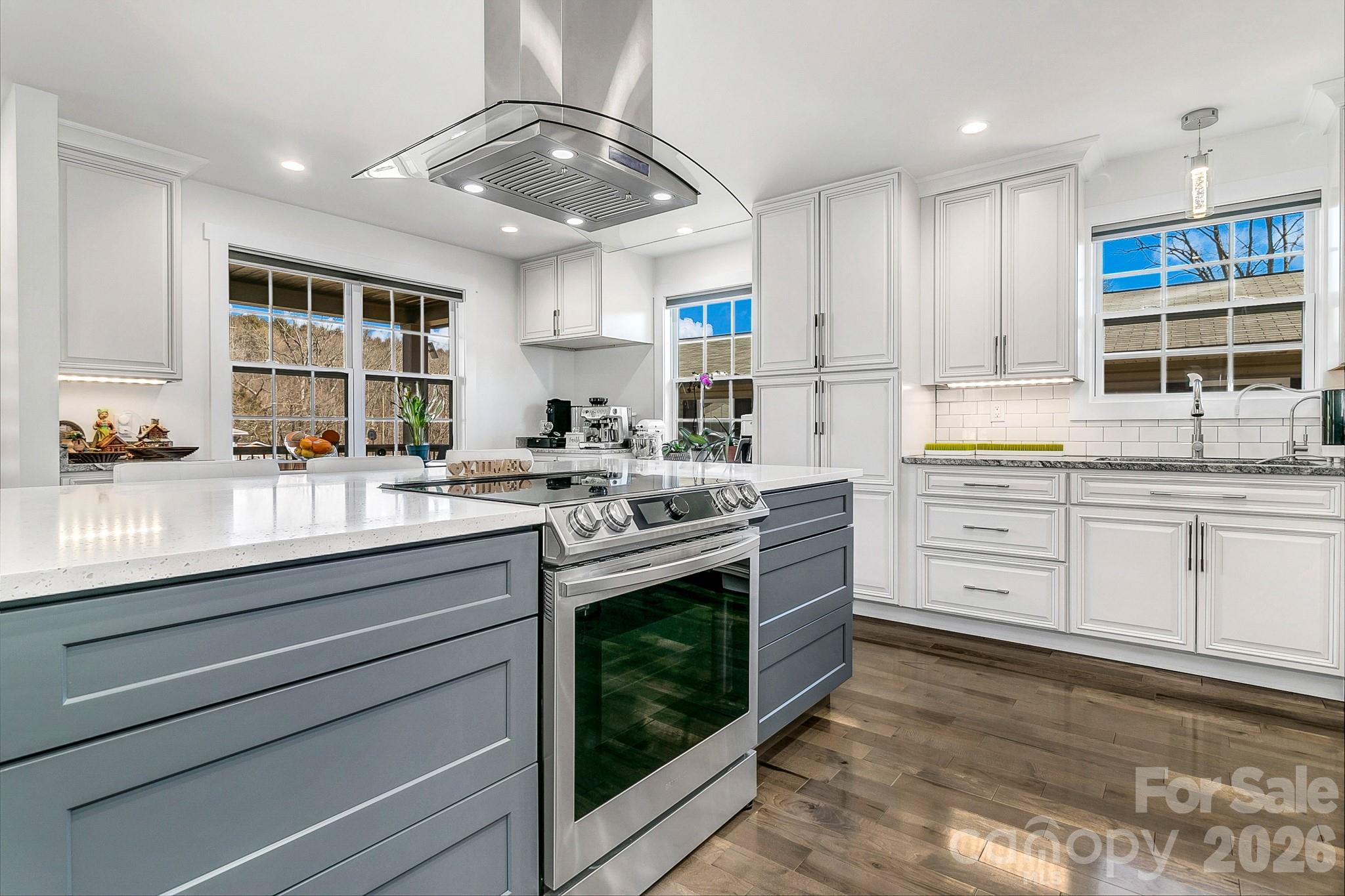 215 E Oakview Road — Asheville