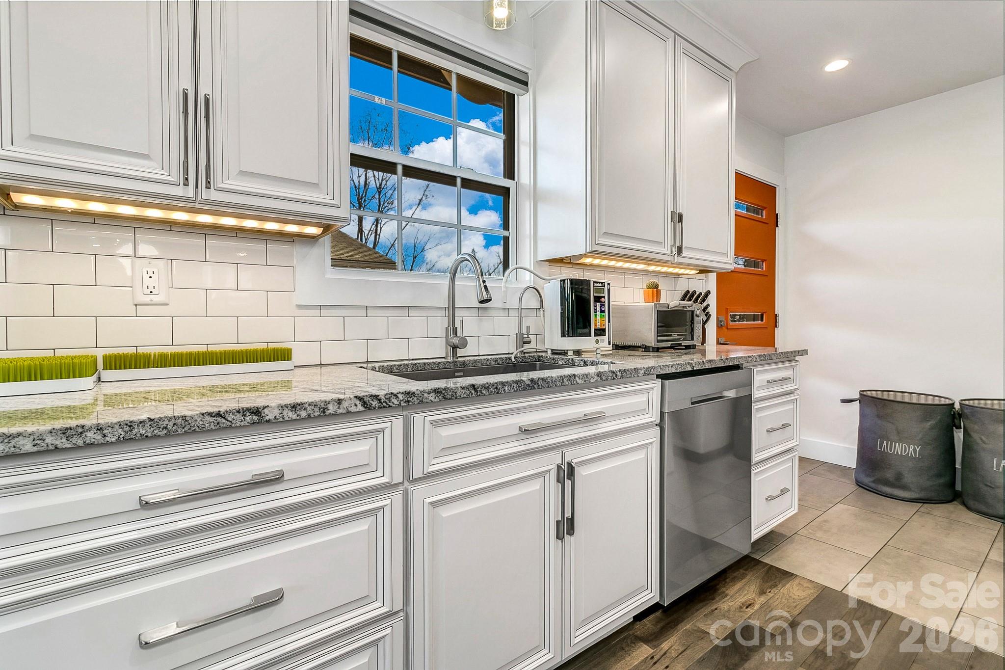 215 E Oakview Road — Asheville