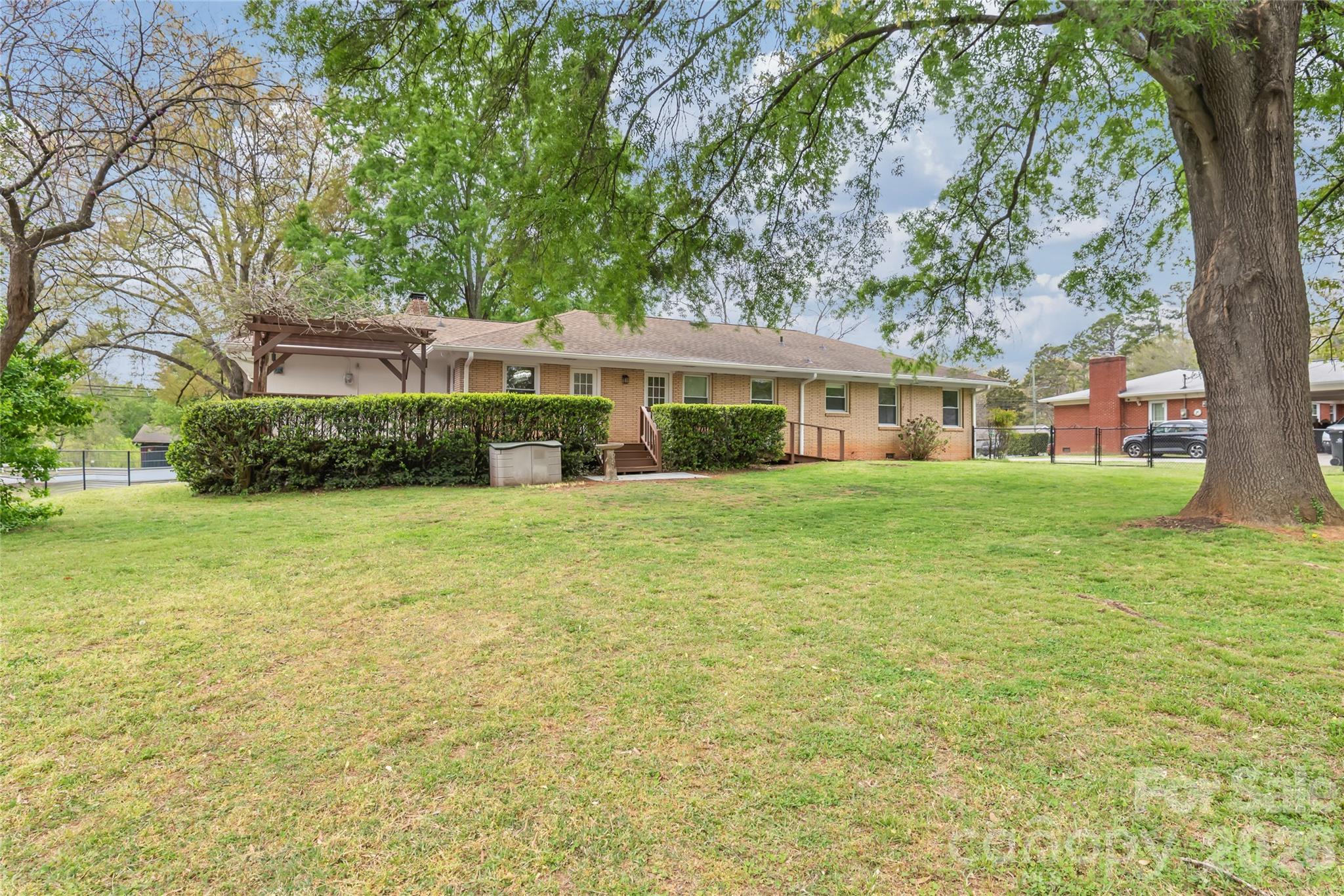 7537 Monroe Road — Charlotte