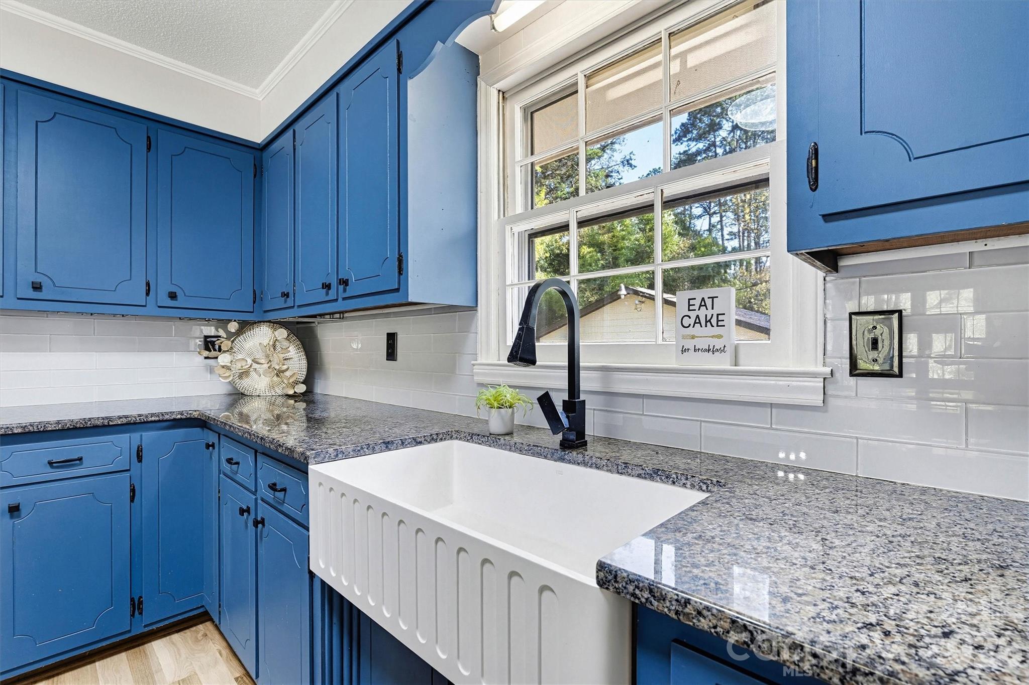 5329 E Highway 27 Highway — Iron Station