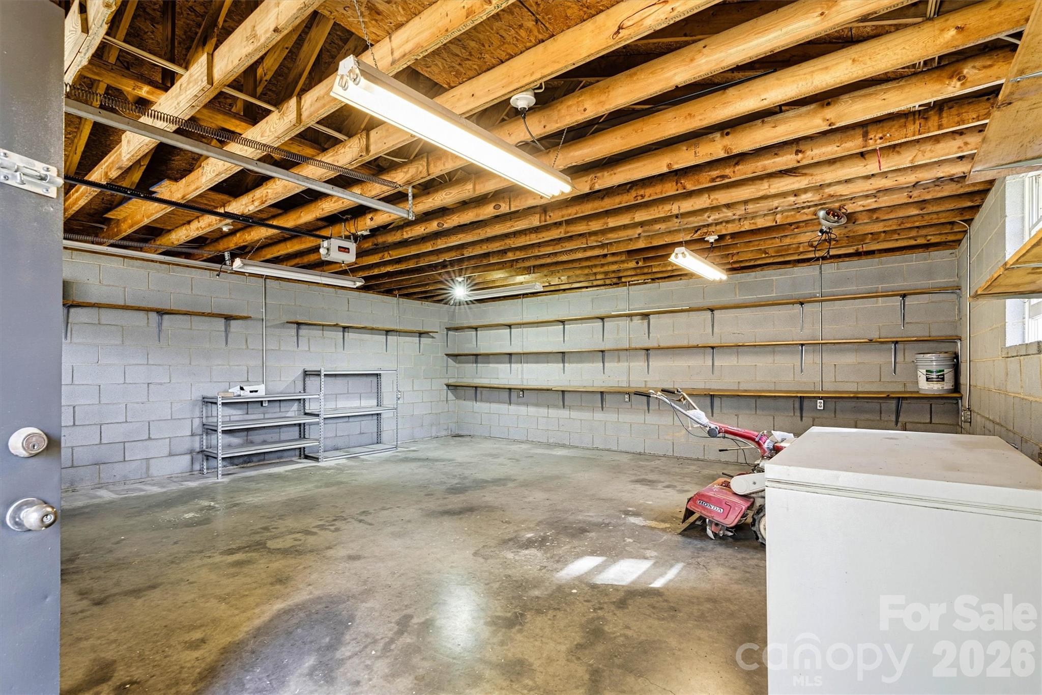 5329 E Highway 27 Highway — Iron Station