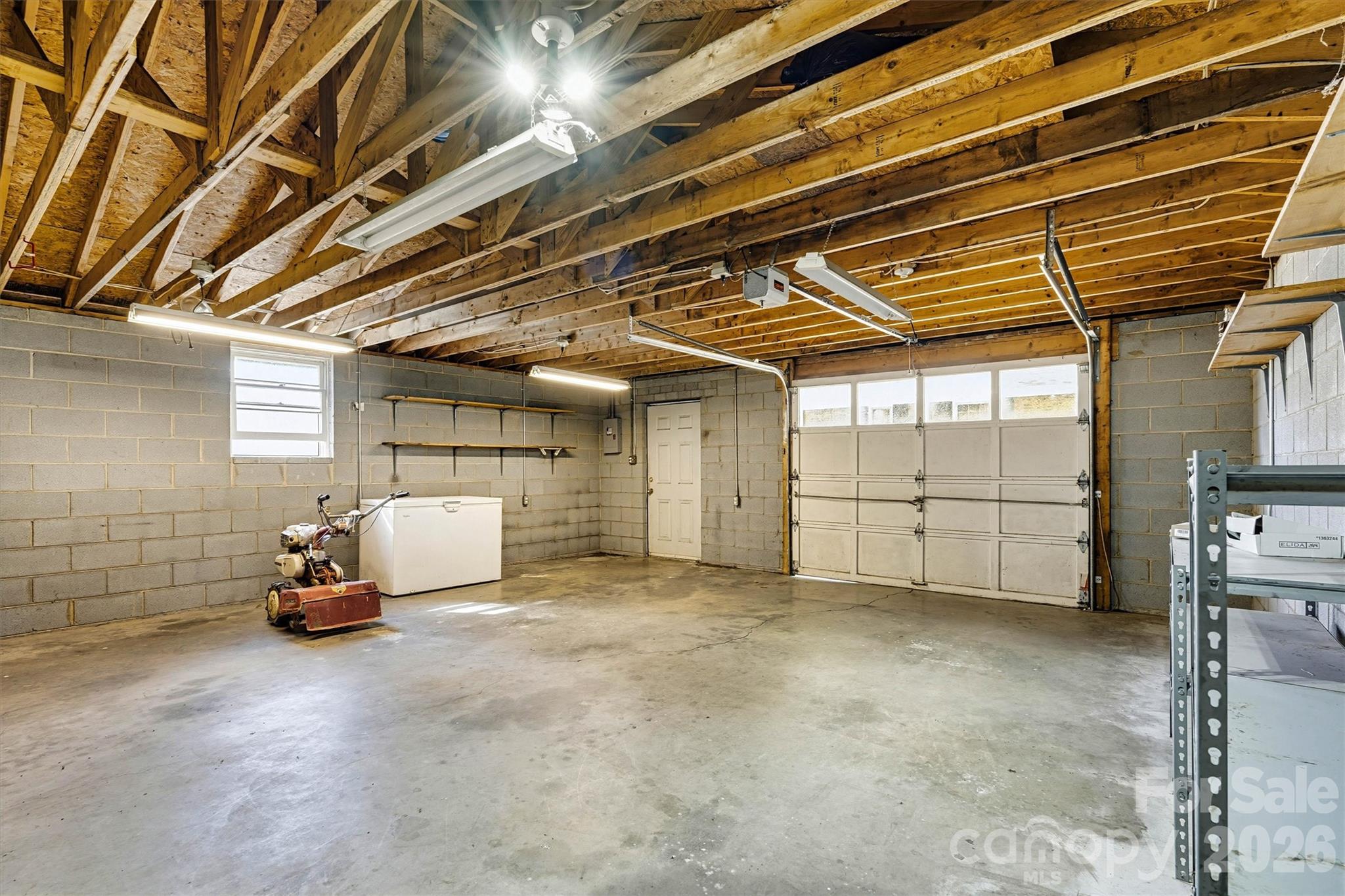 5329 E Highway 27 Highway — Iron Station