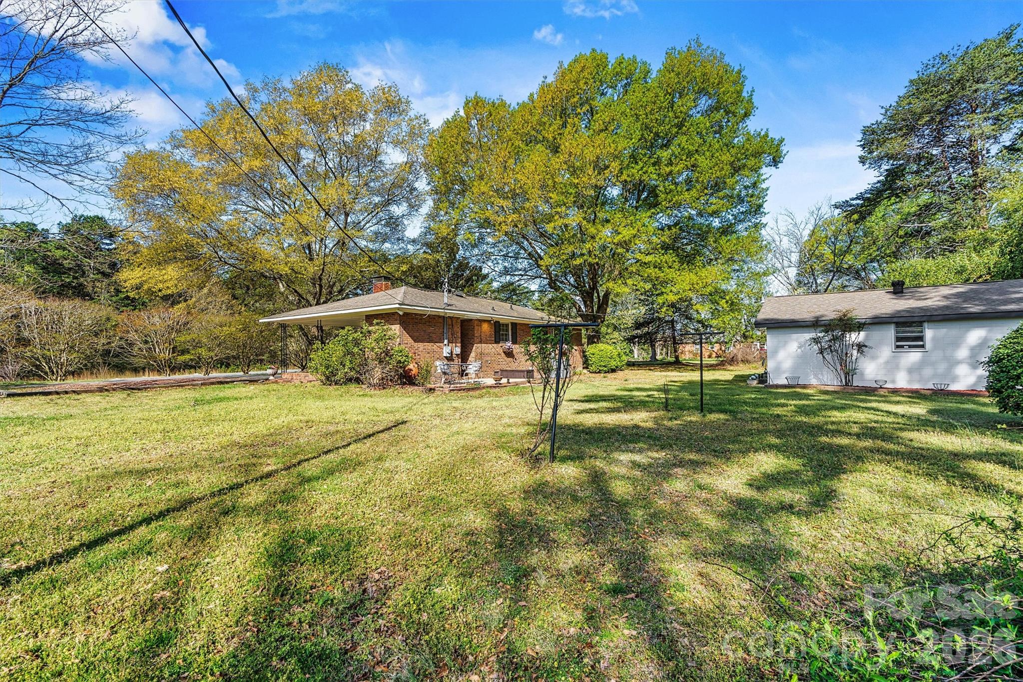 5329 E Highway 27 Highway — Iron Station