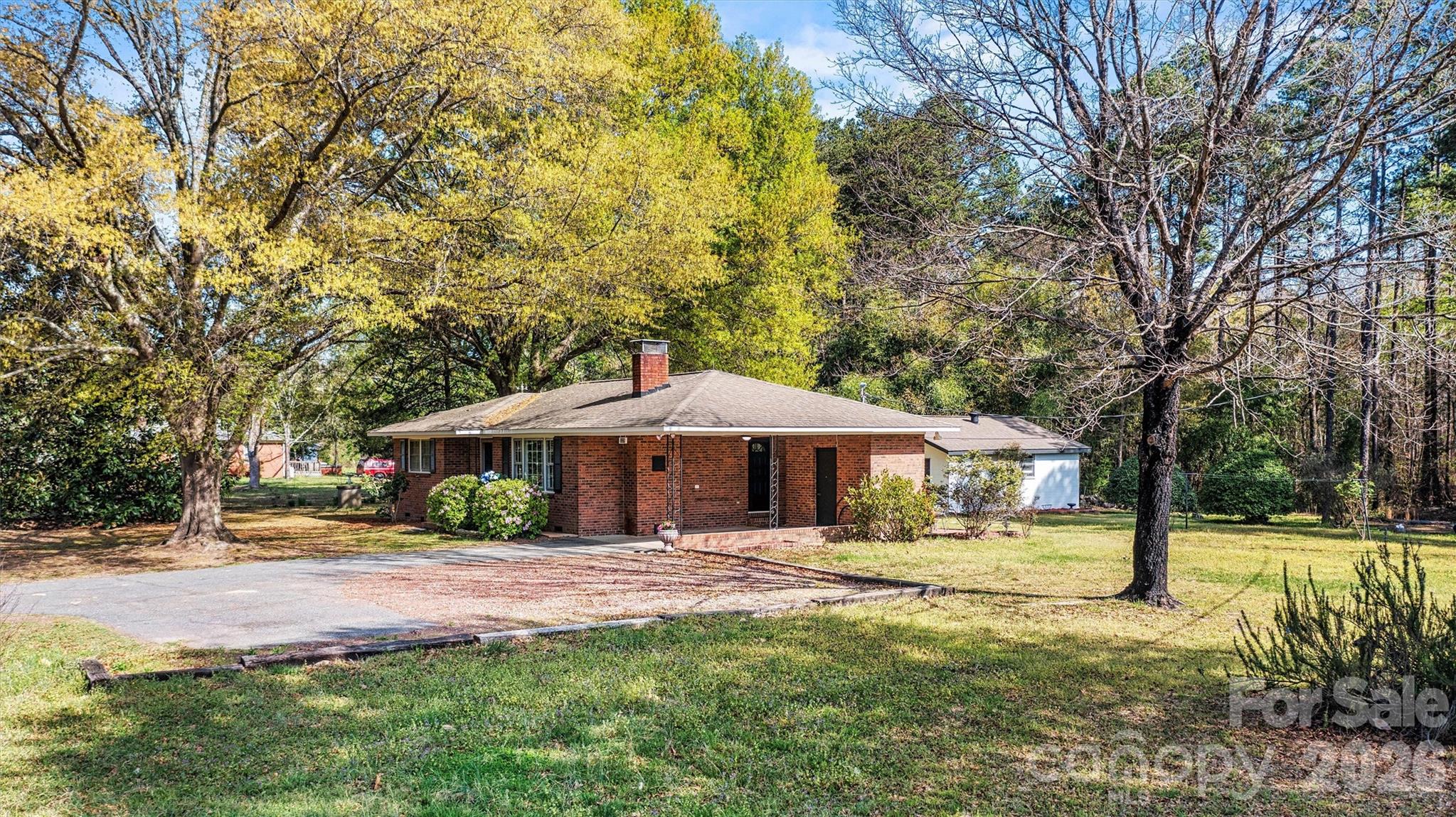 5329 E Highway 27 Highway — Iron Station