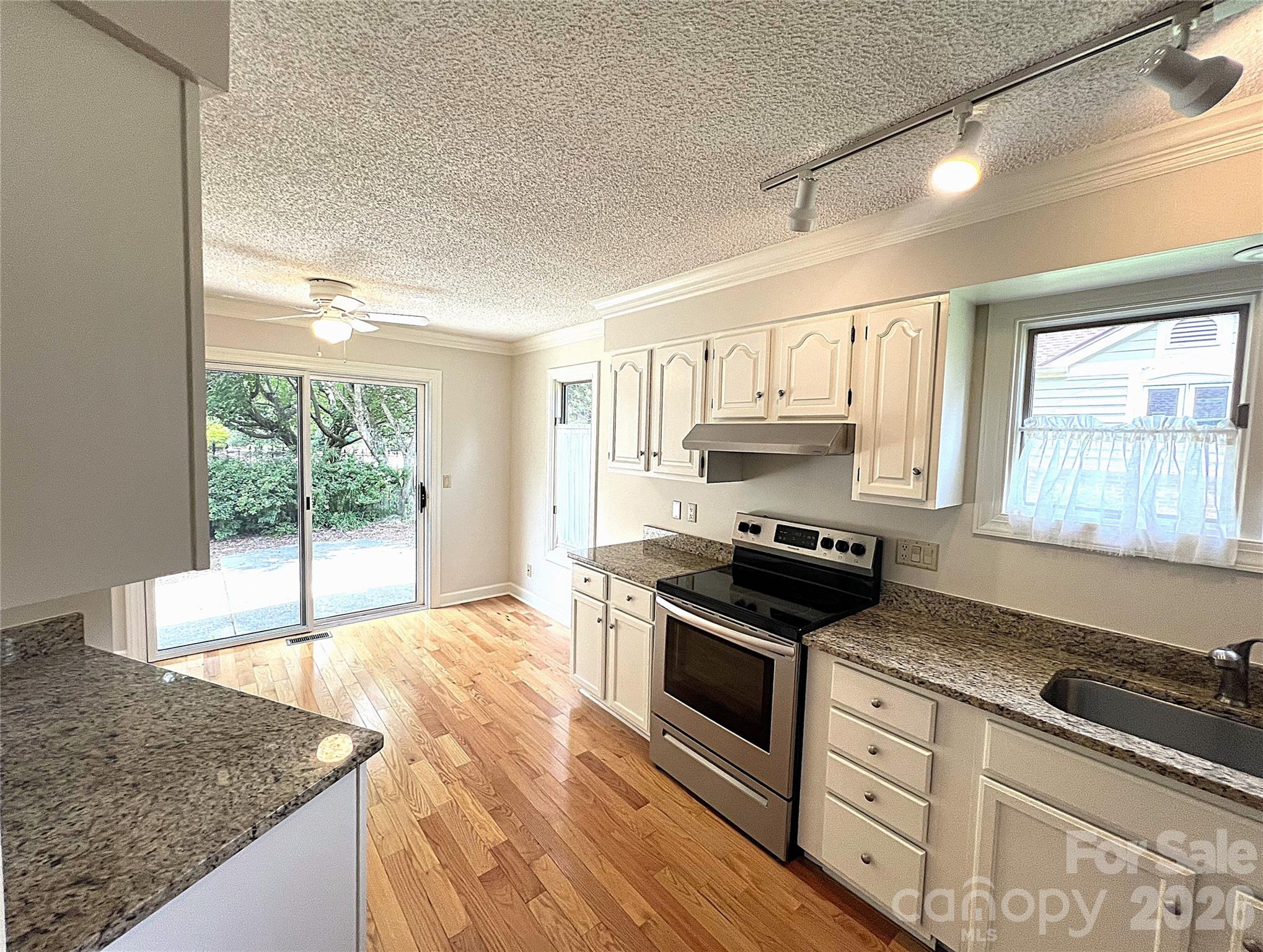 108 Glenbrook Drive — Hendersonville