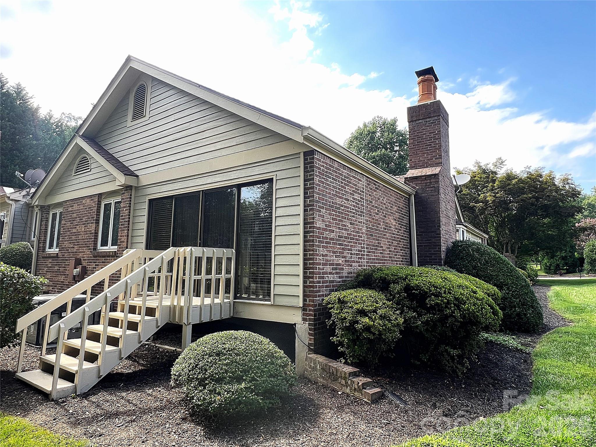 108 Glenbrook Drive — Hendersonville