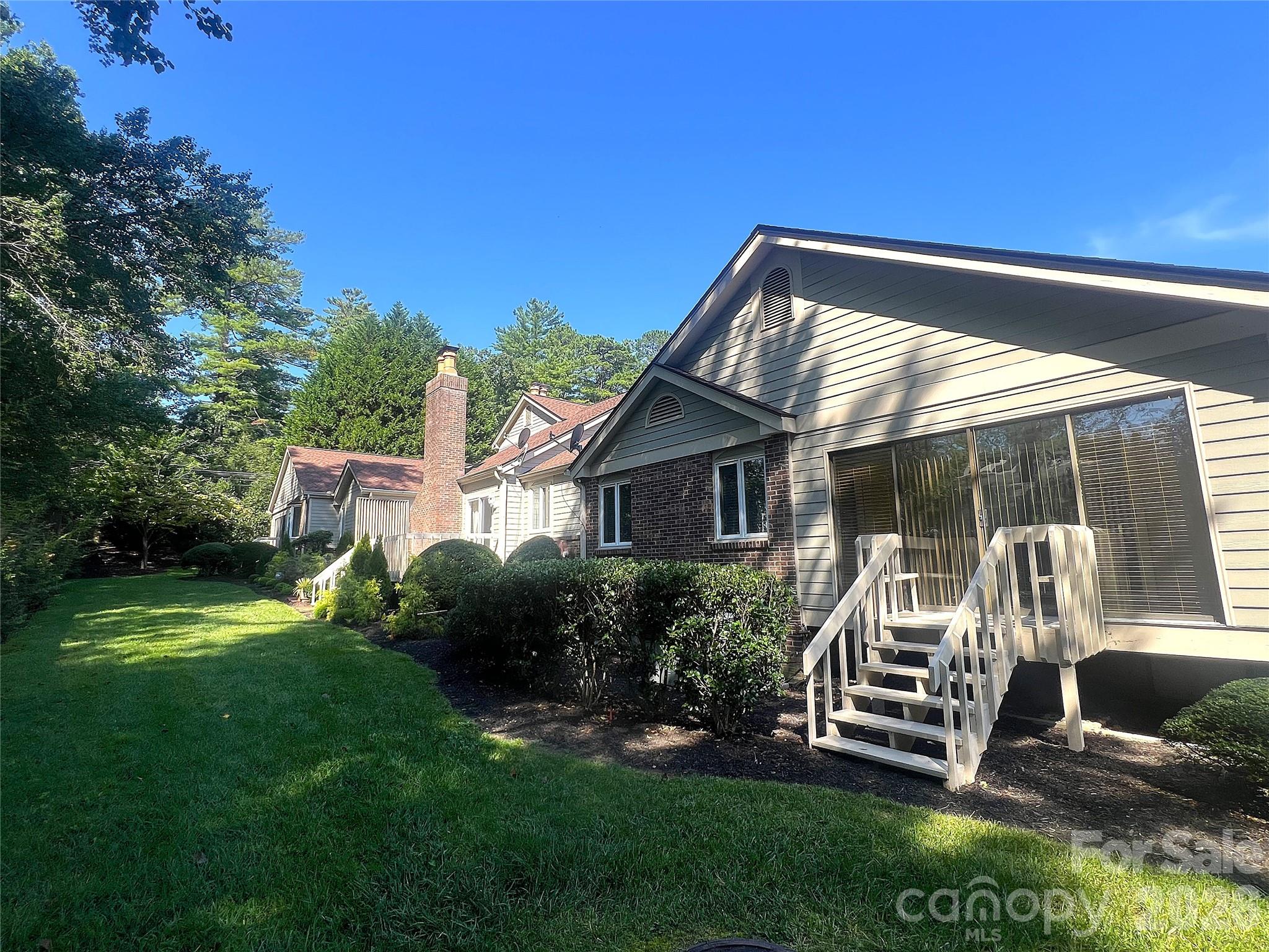 108 Glenbrook Drive — Hendersonville