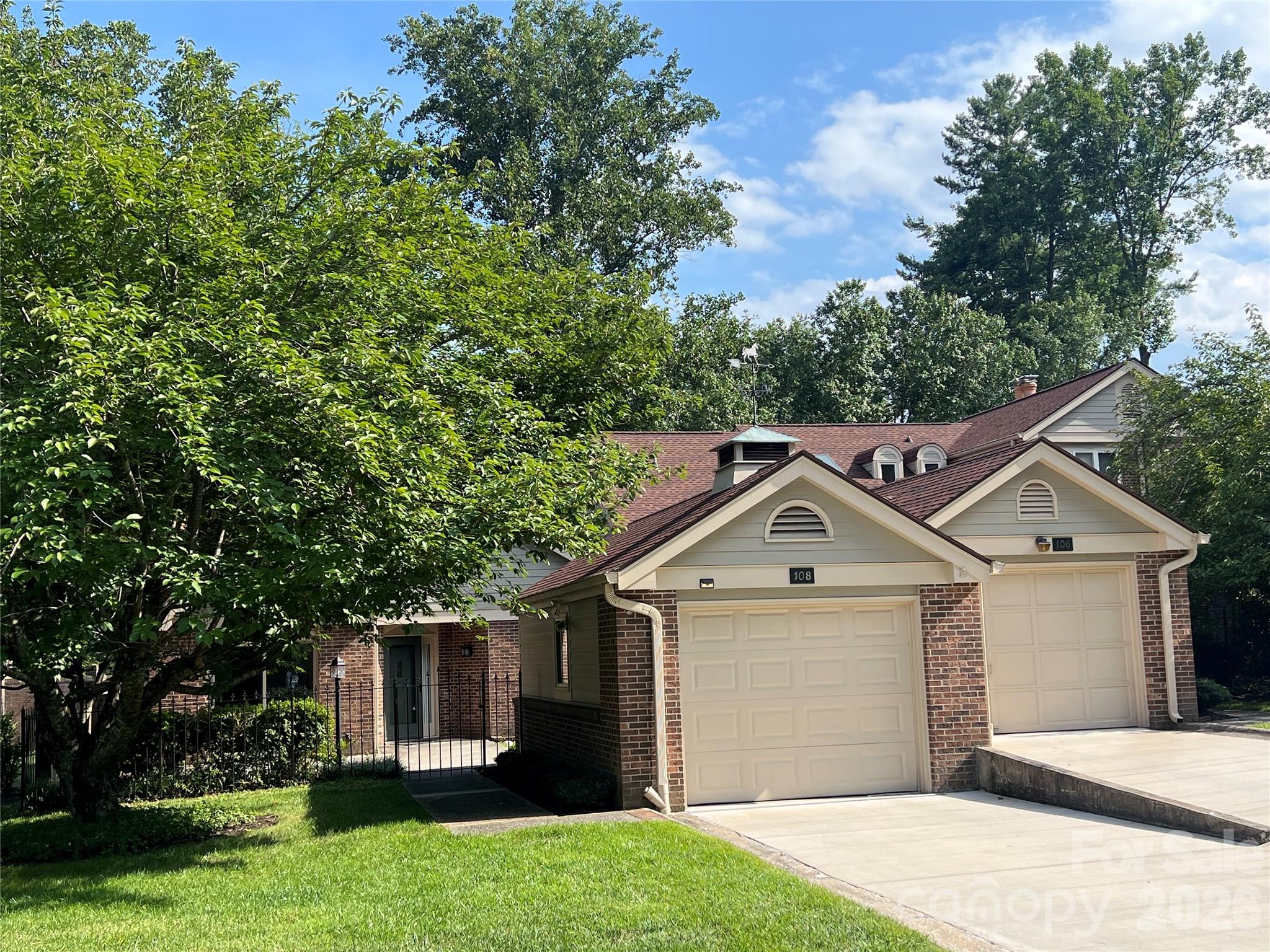 108 Glenbrook Drive — Hendersonville