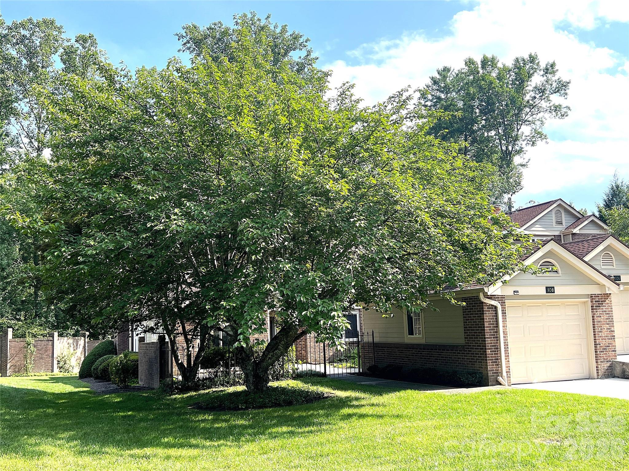 108 Glenbrook Drive — Hendersonville
