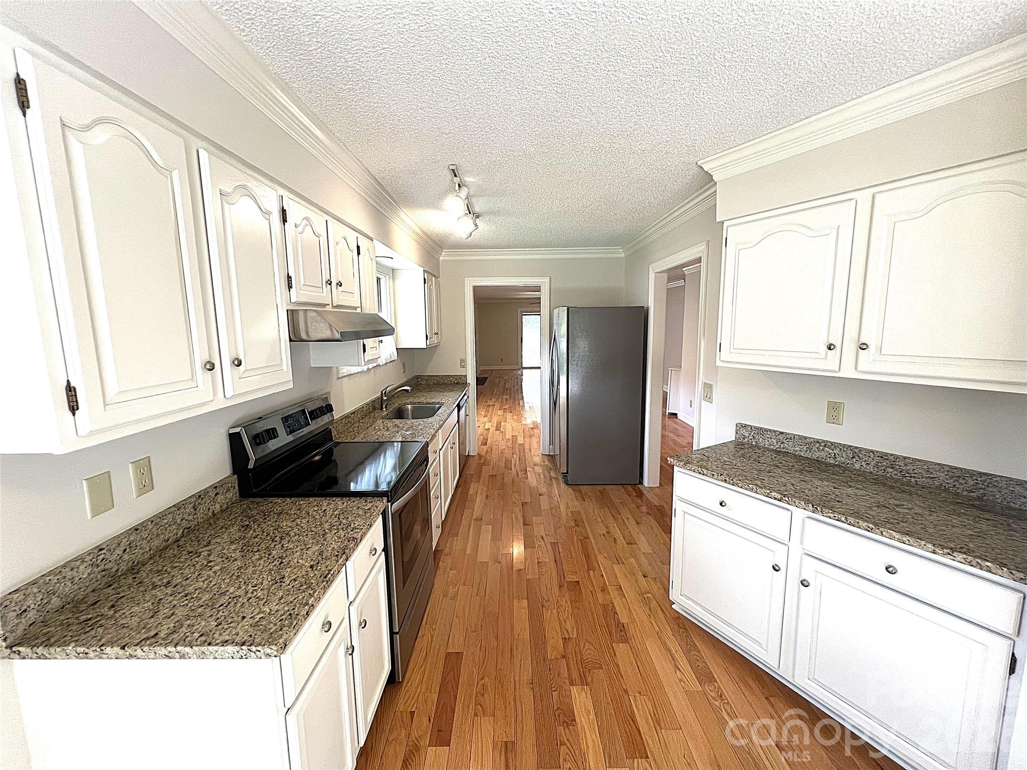 108 Glenbrook Drive — Hendersonville