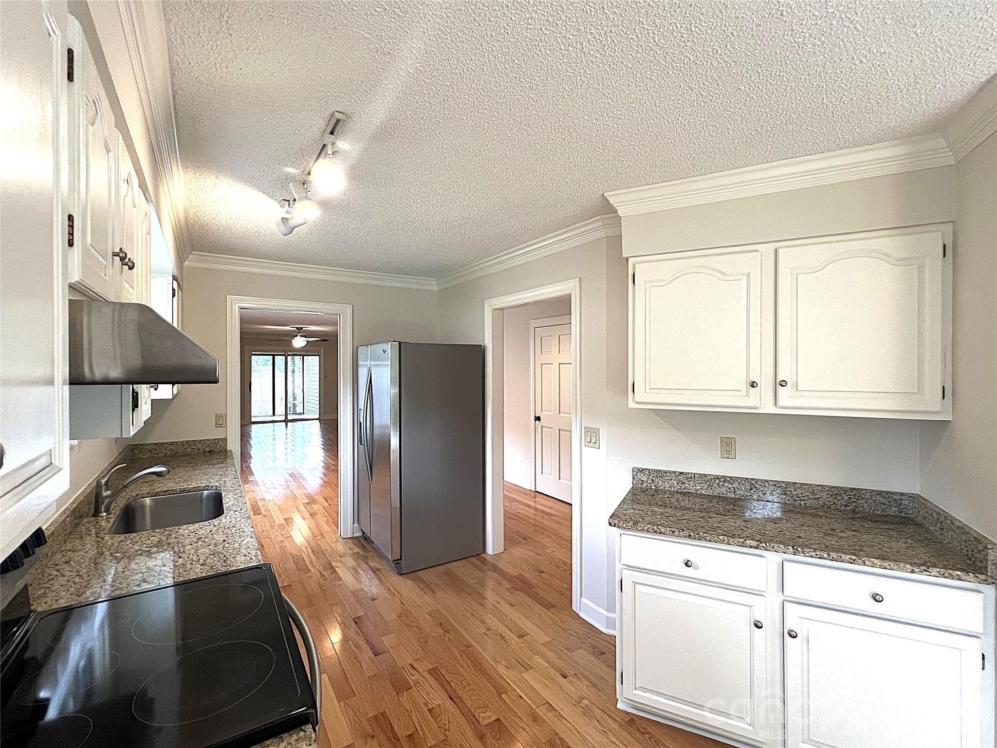 108 Glenbrook Drive — Hendersonville