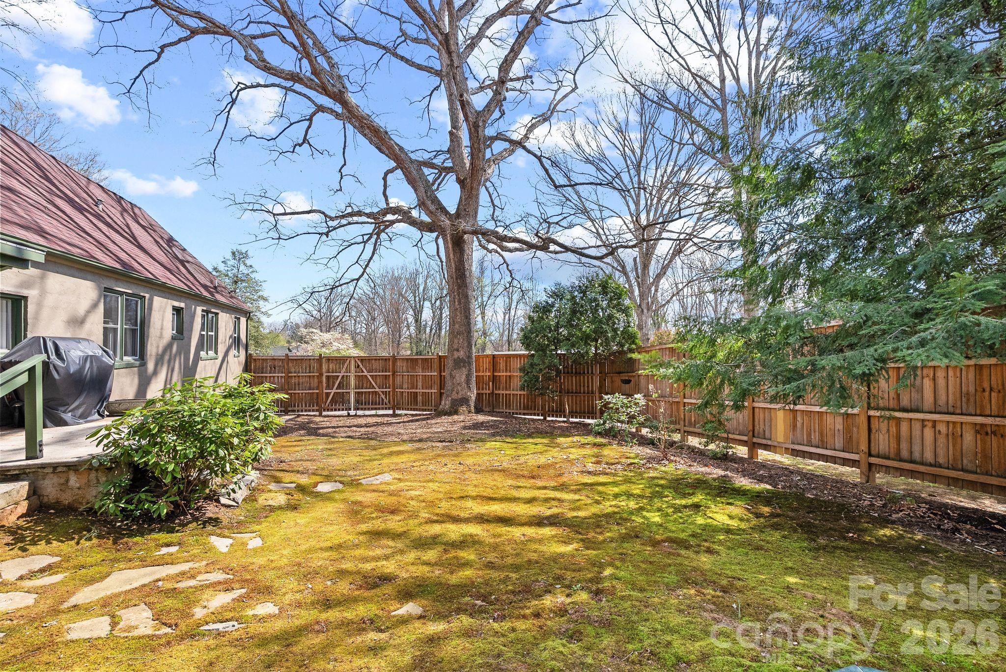 832 Sand Hill Road — Asheville