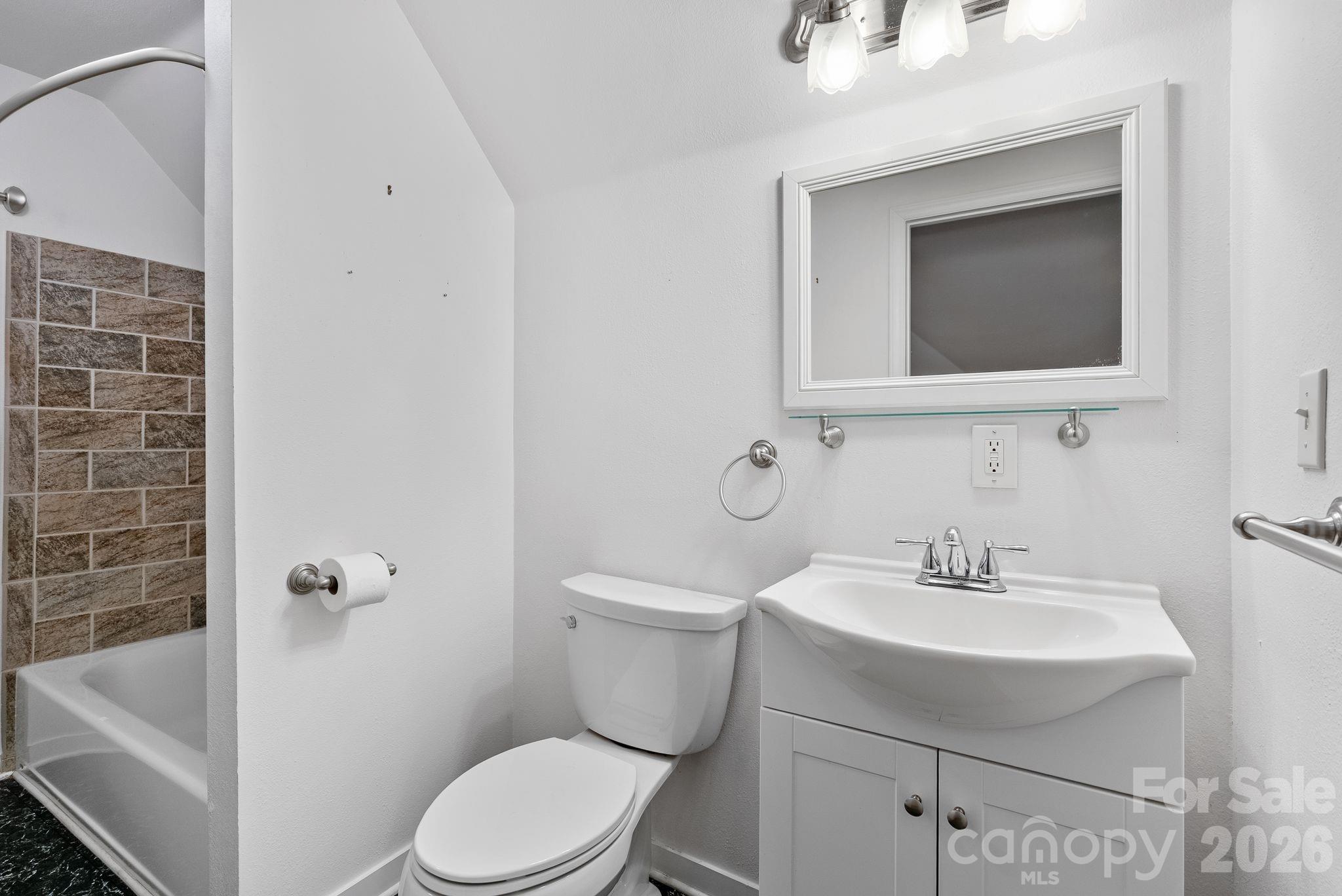 832 Sand Hill Road — Asheville