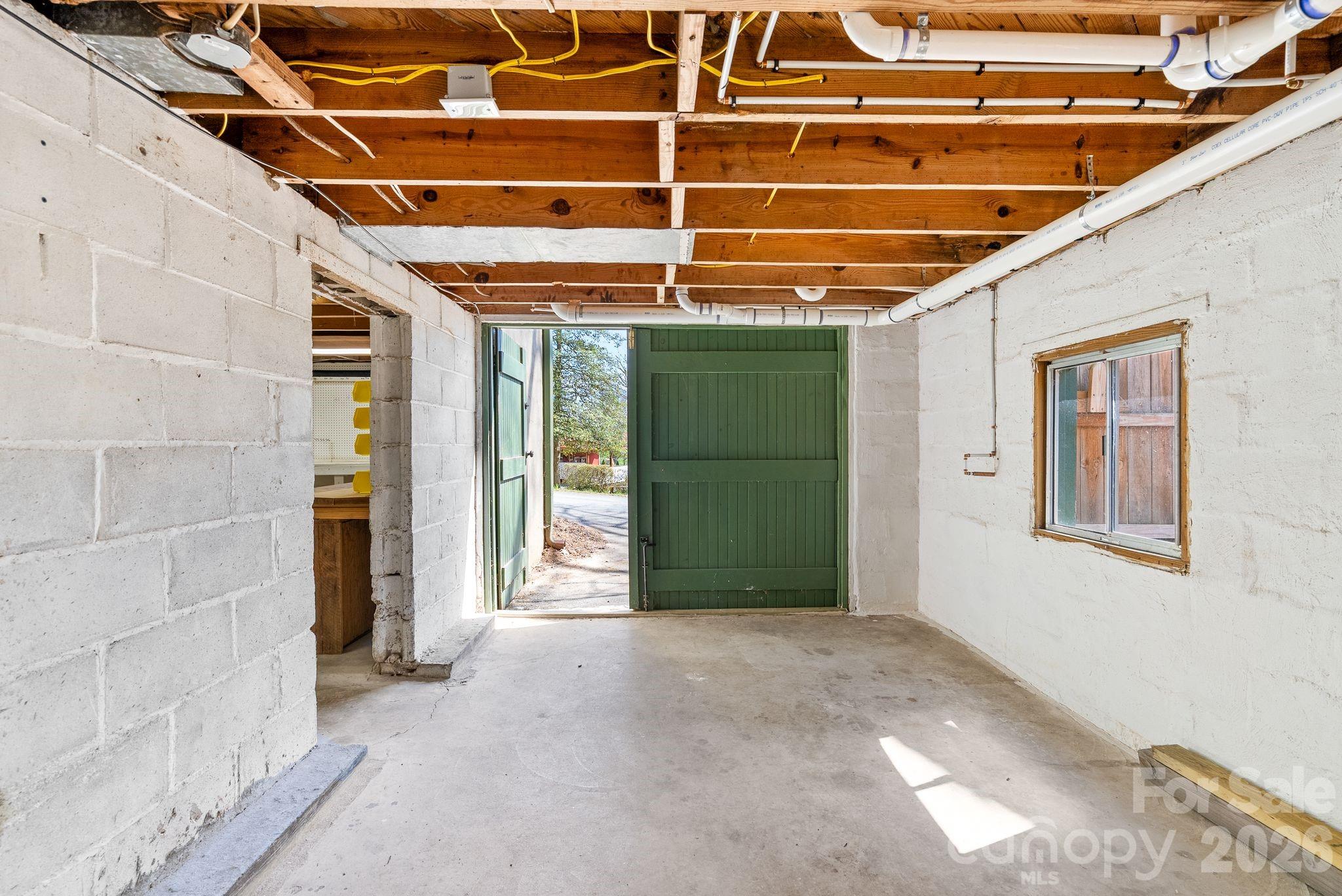 832 Sand Hill Road — Asheville