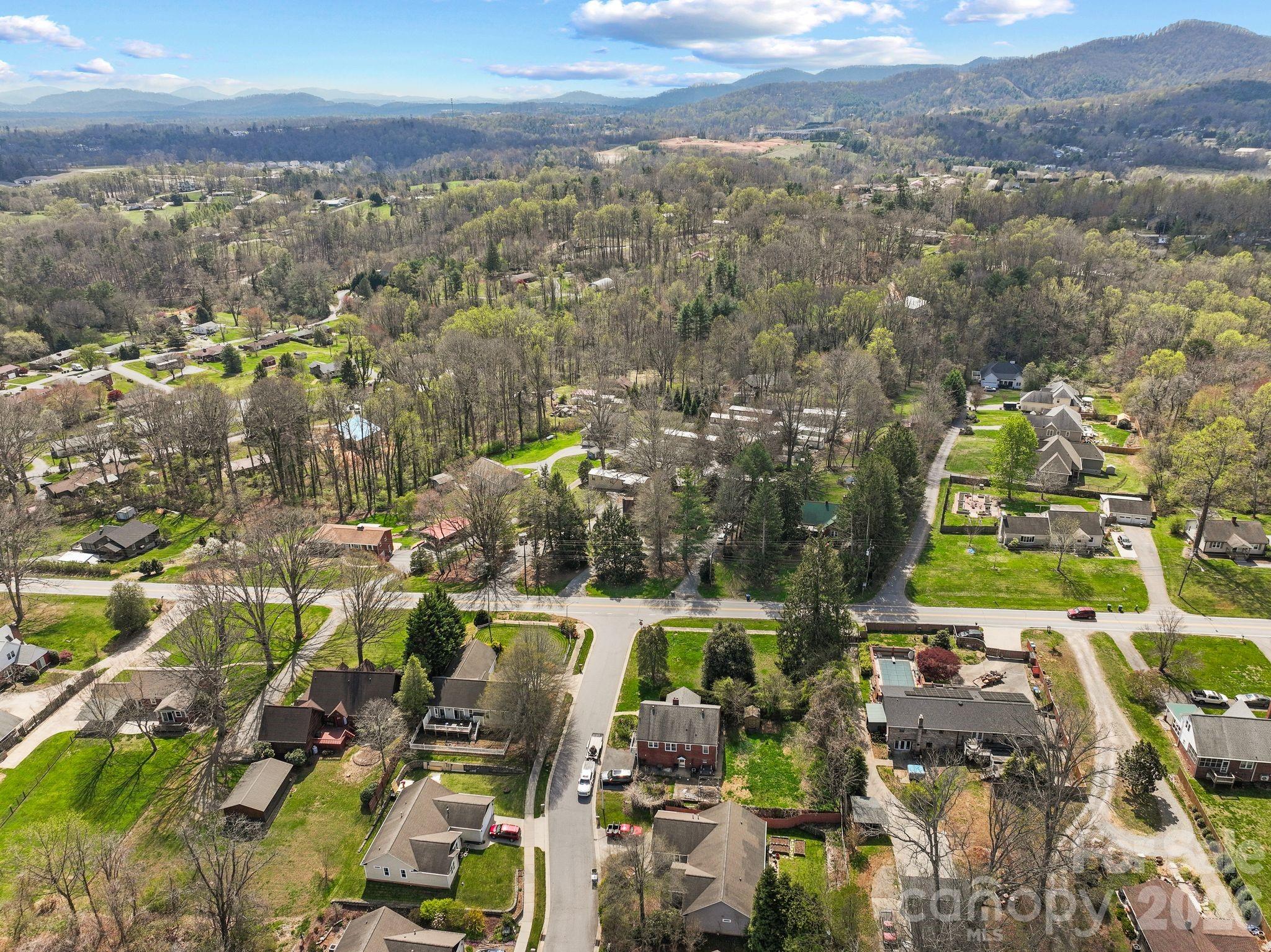832 Sand Hill Road — Asheville