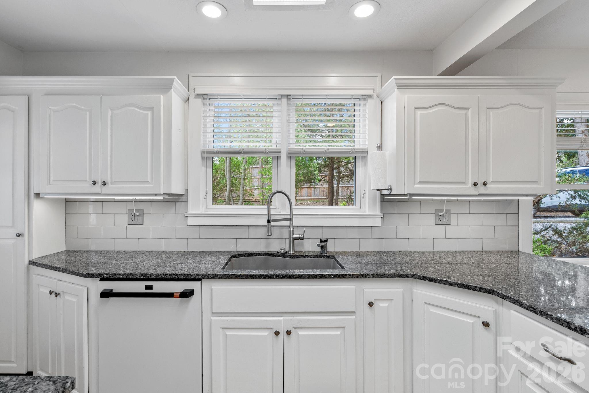 832 Sand Hill Road — Asheville