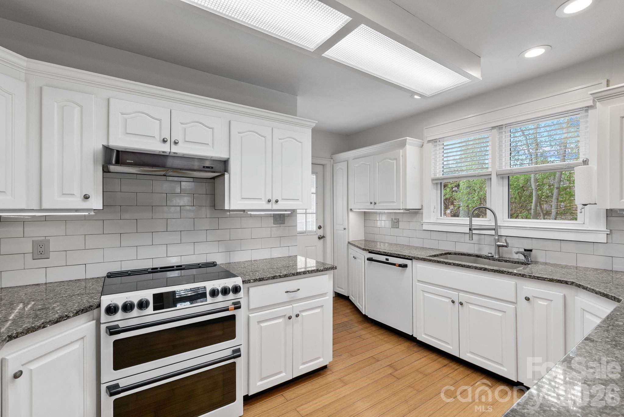 832 Sand Hill Road — Asheville