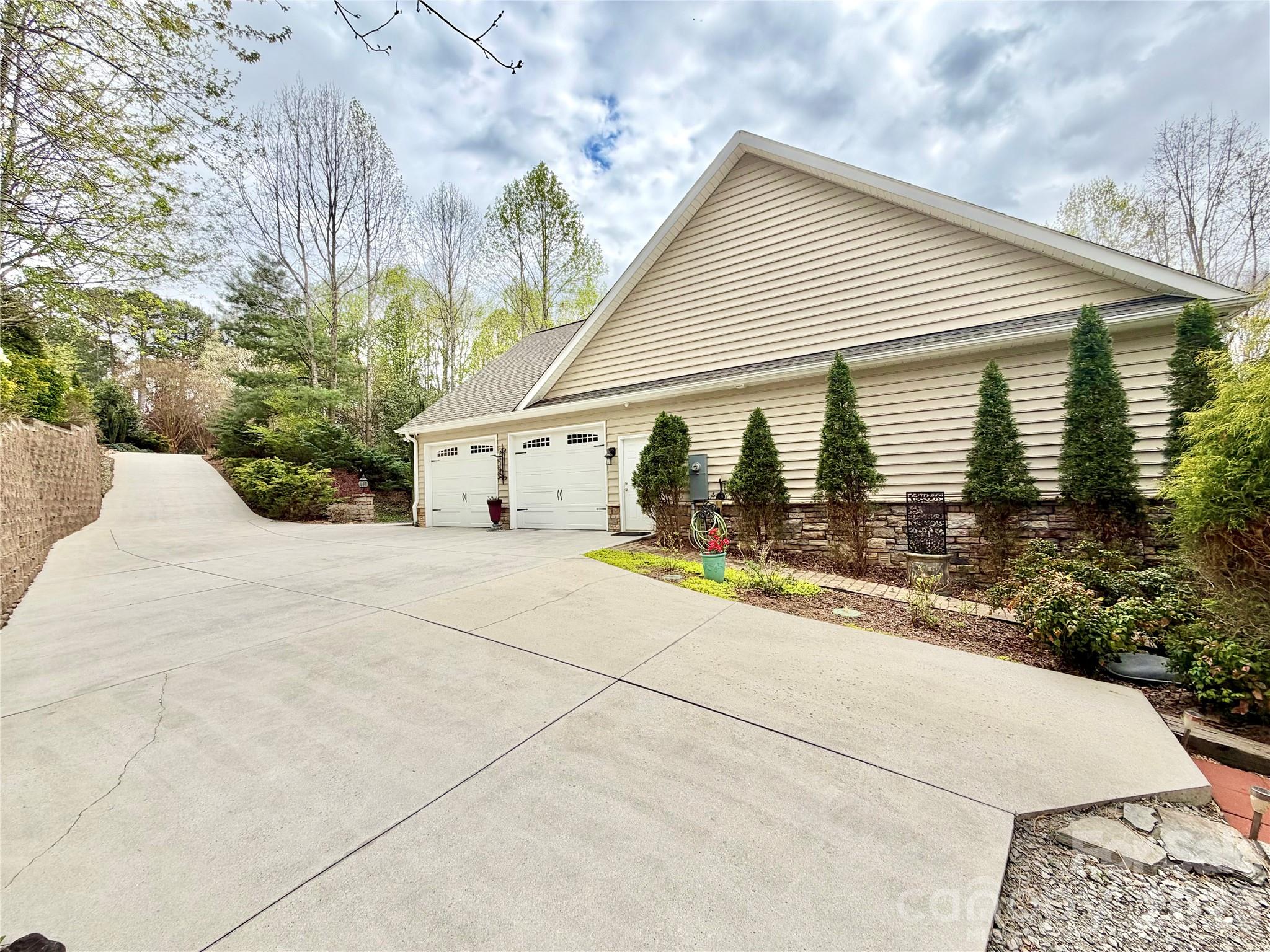 164 Ridge Point Drive — Stony Point