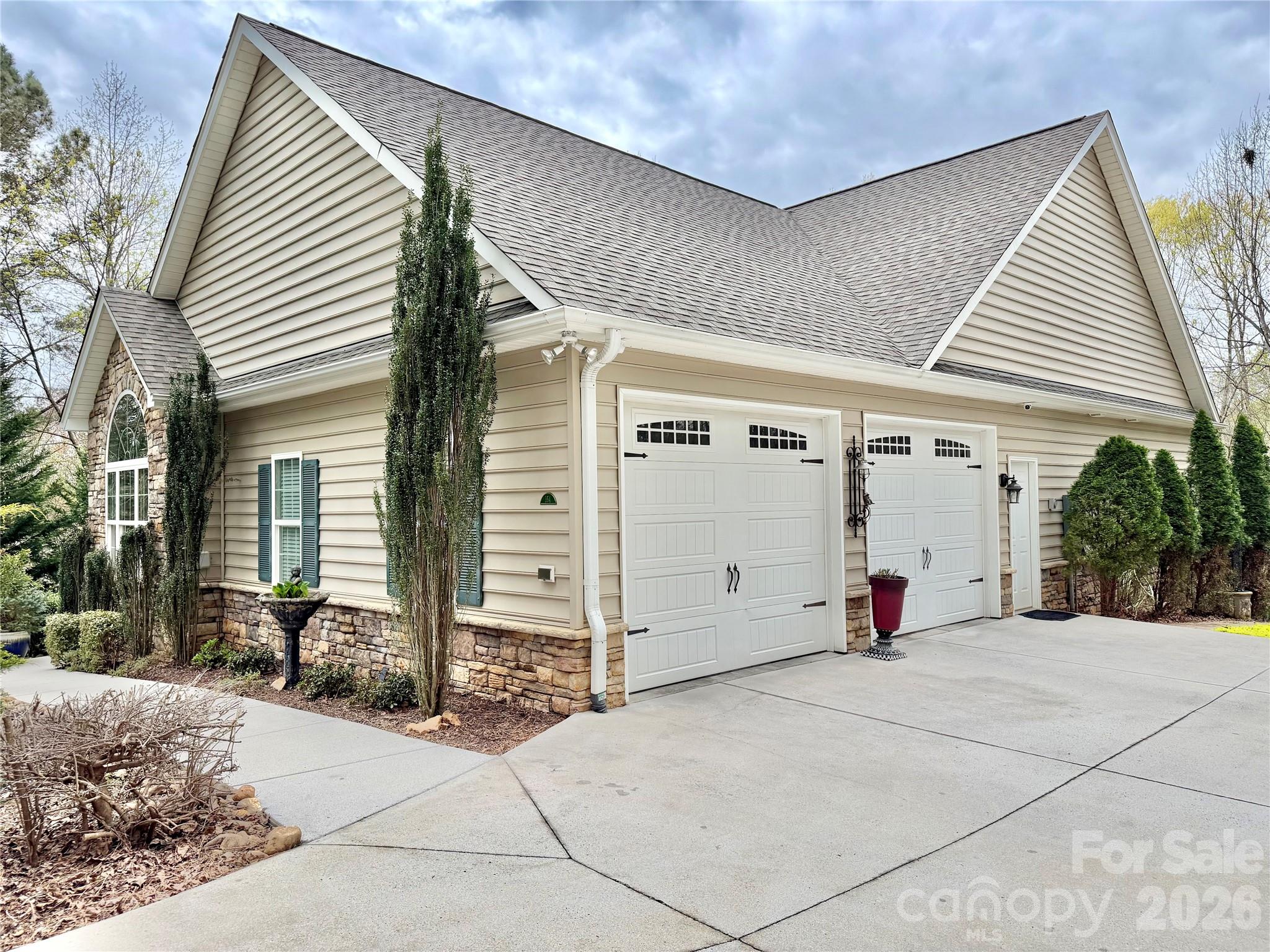 164 Ridge Point Drive — Stony Point