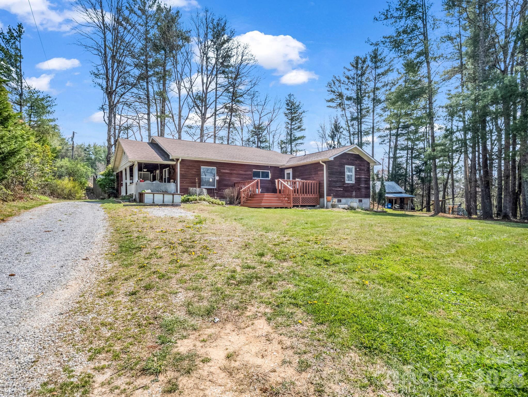 47 Granny Apple Road — Hendersonville
