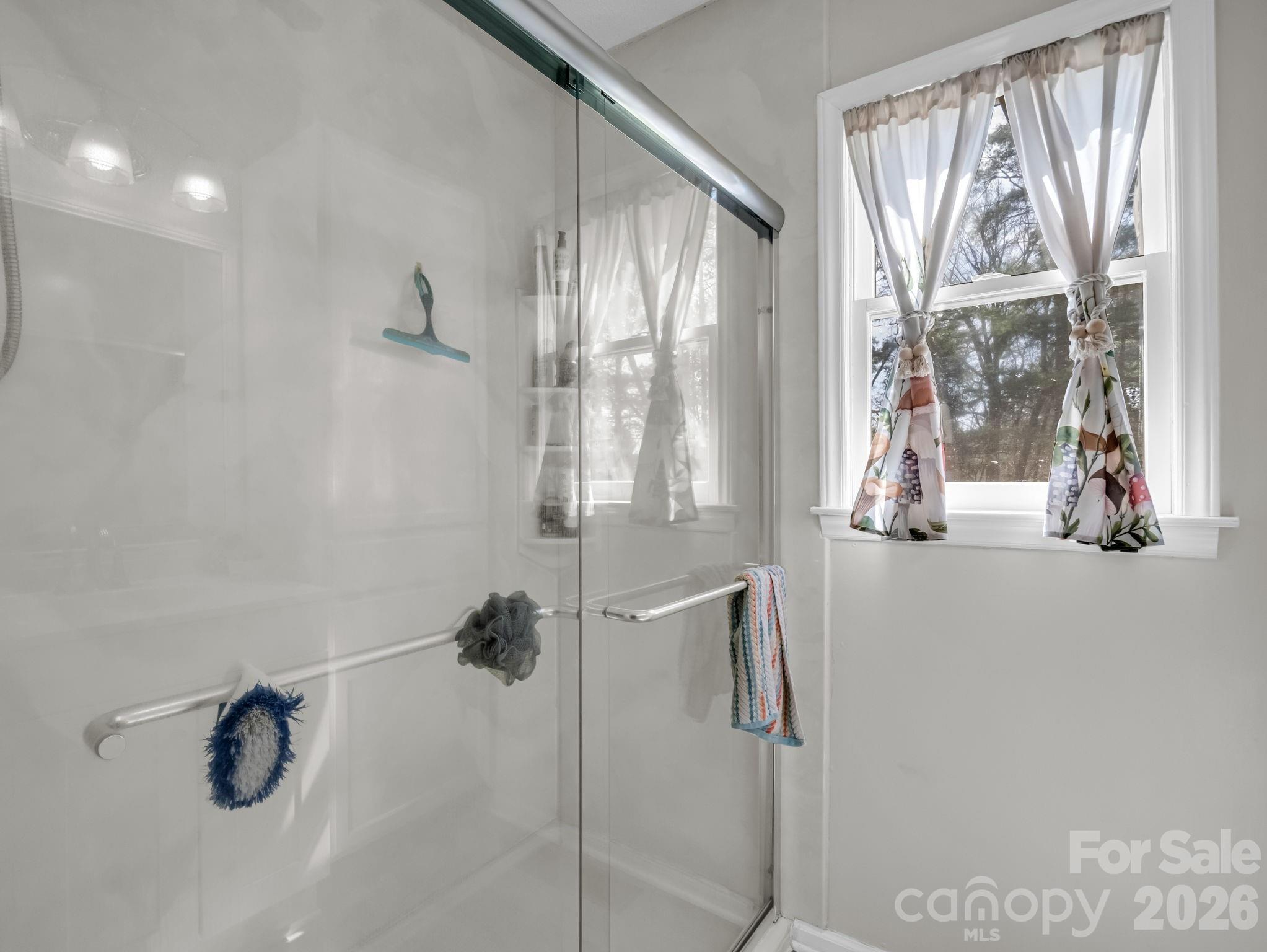 47 Granny Apple Road — Hendersonville