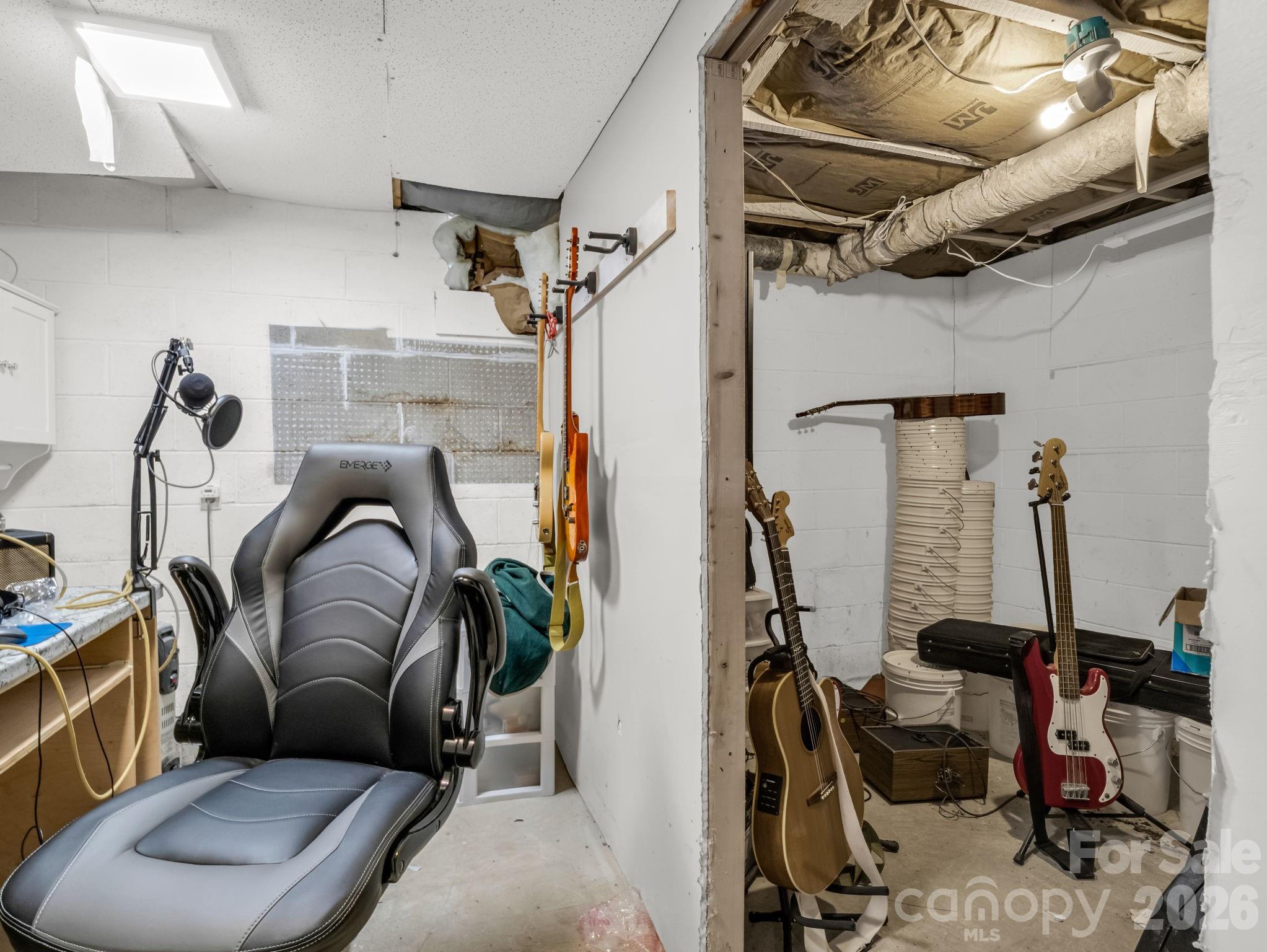 47 Granny Apple Road — Hendersonville