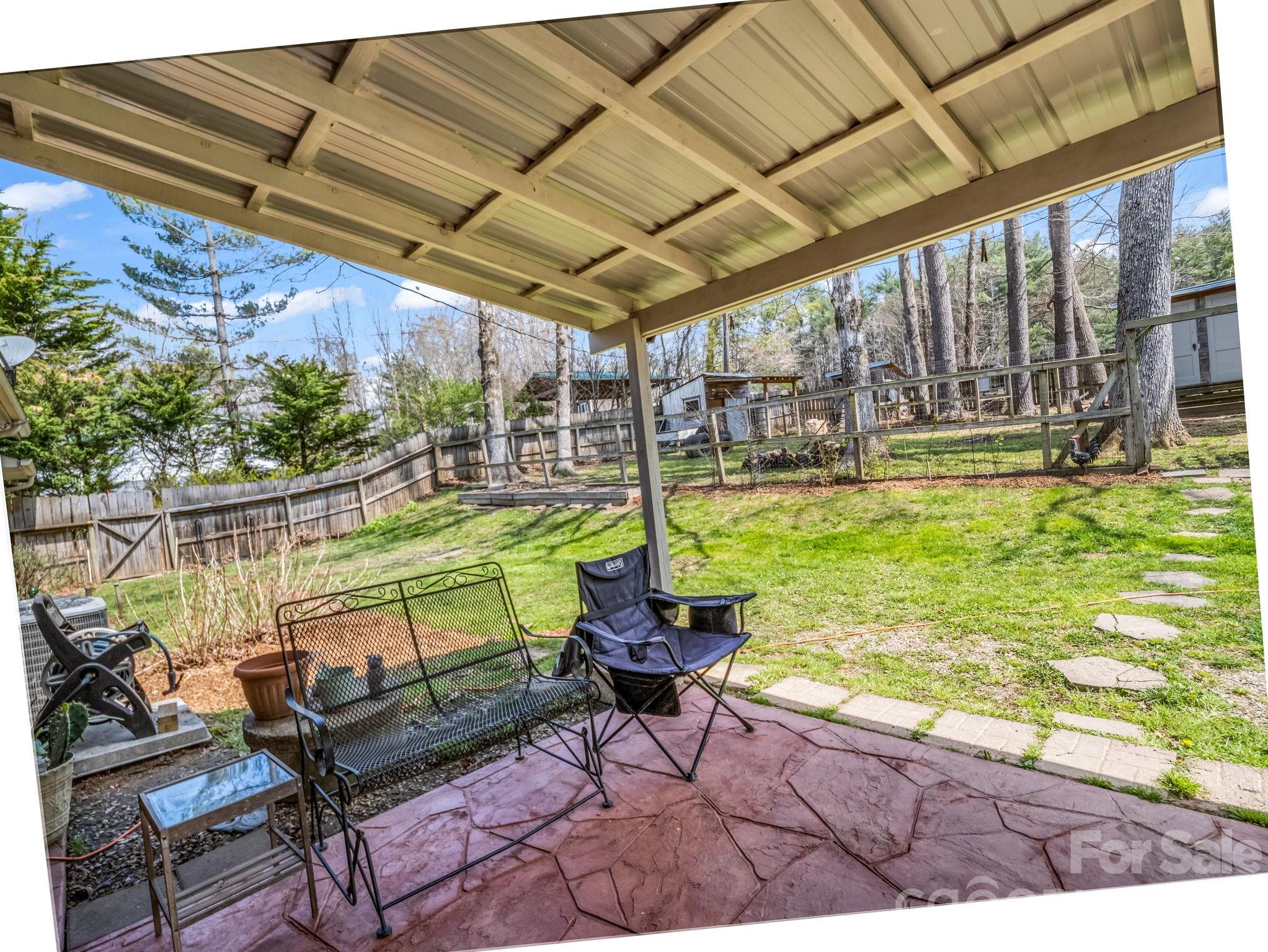 47 Granny Apple Road — Hendersonville
