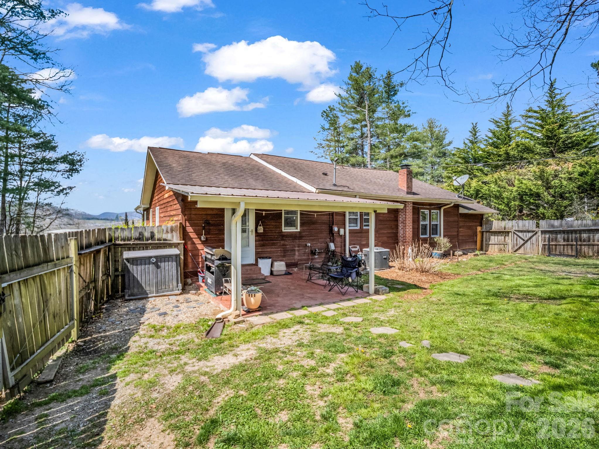 47 Granny Apple Road — Hendersonville