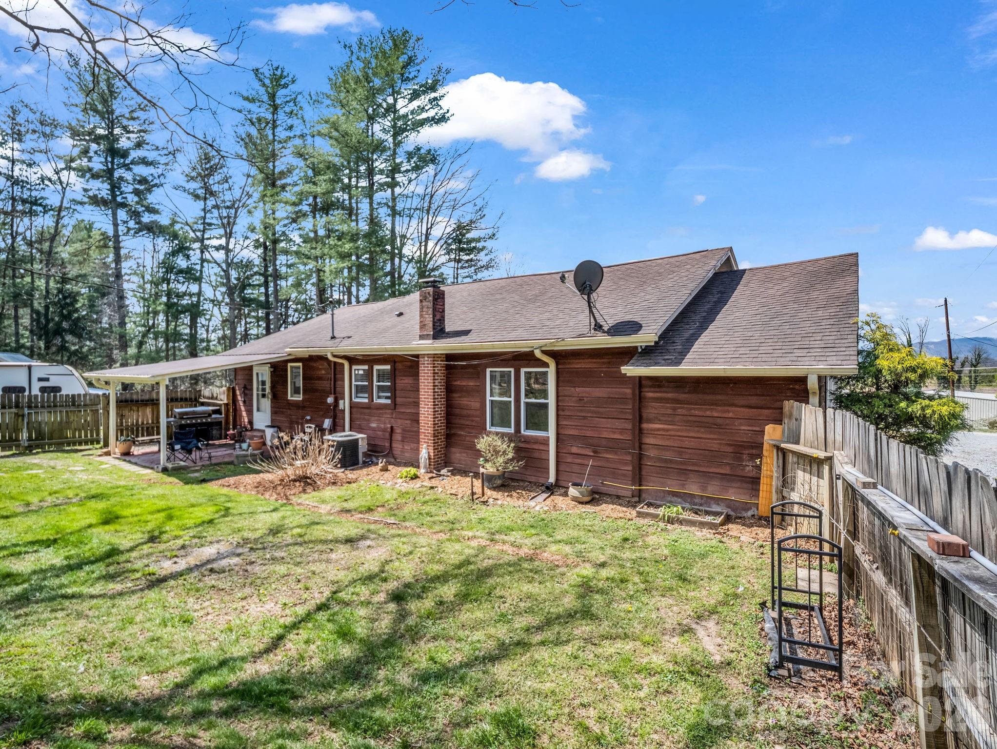 47 Granny Apple Road — Hendersonville