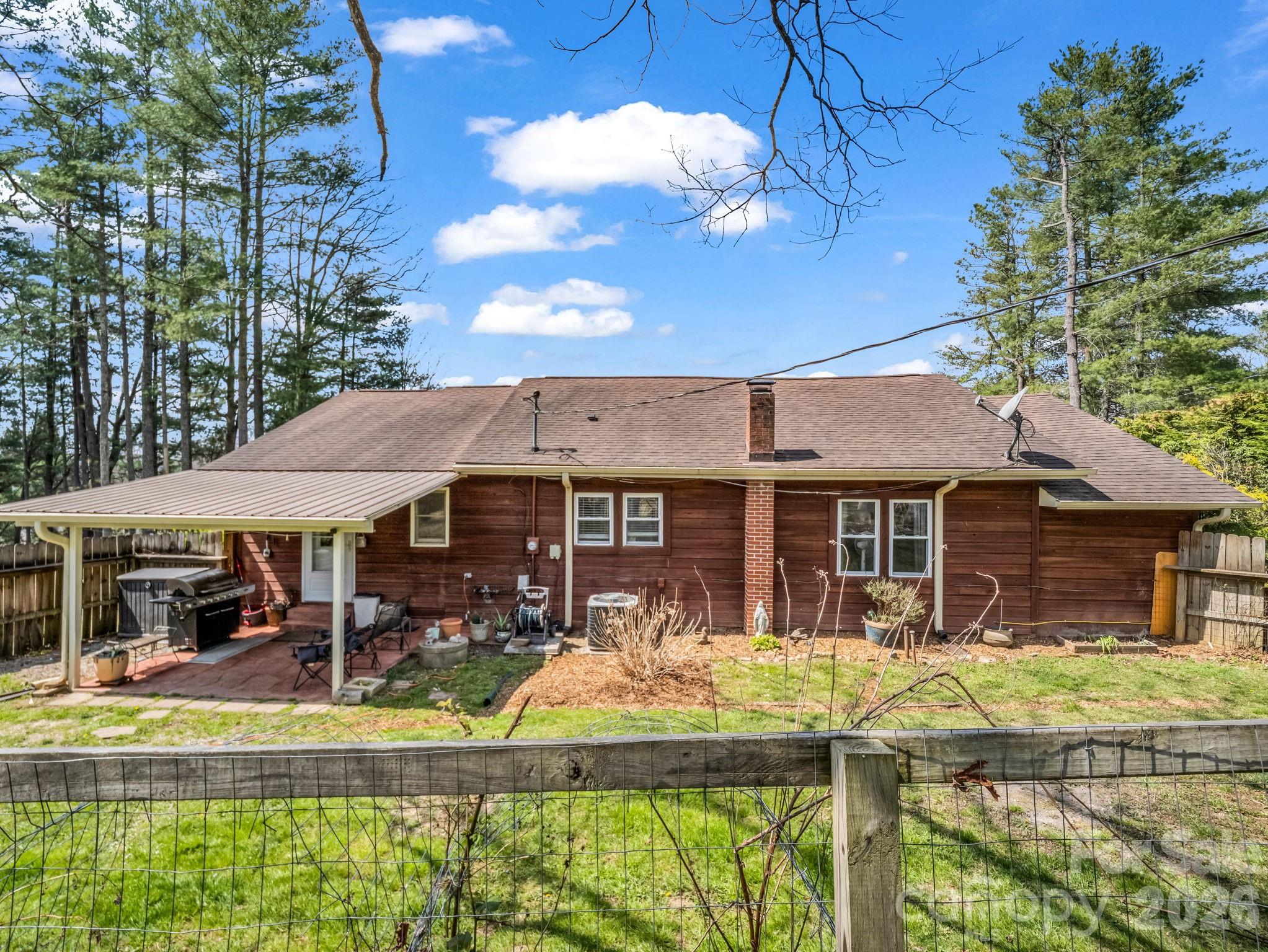 47 Granny Apple Road — Hendersonville