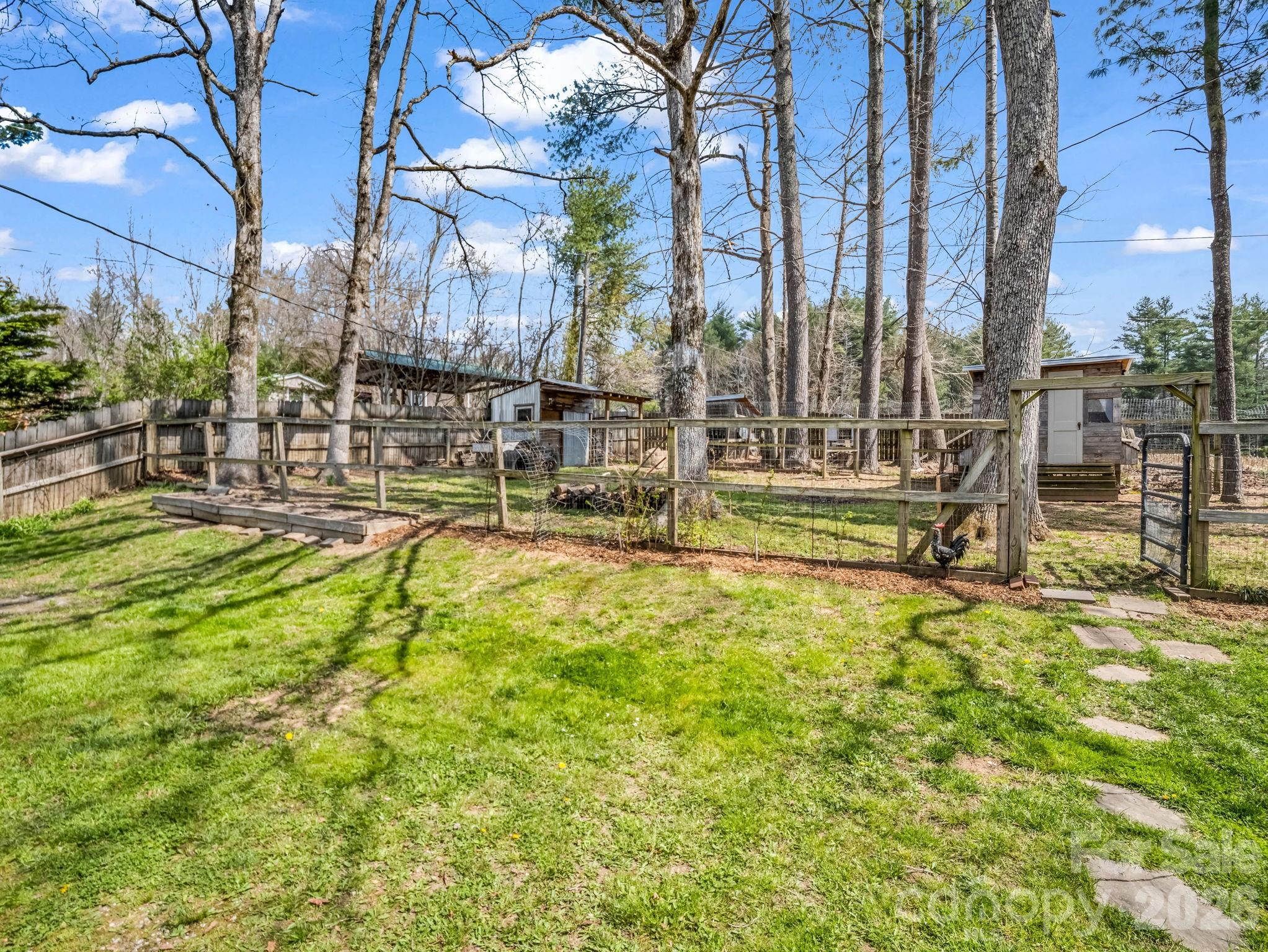 47 Granny Apple Road — Hendersonville