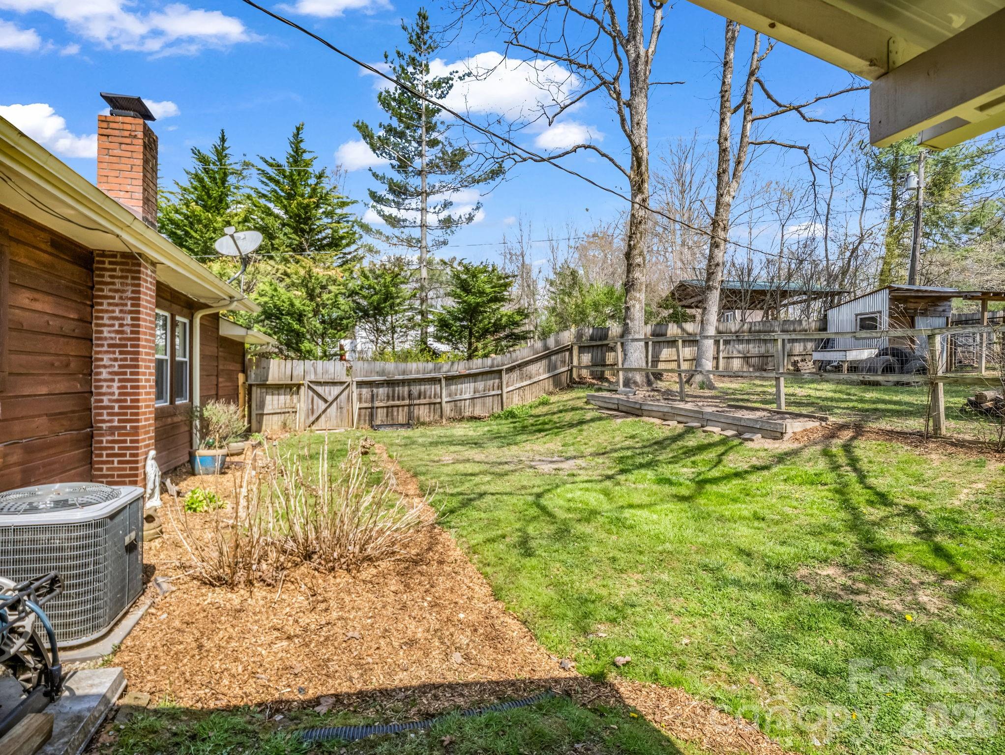 47 Granny Apple Road — Hendersonville