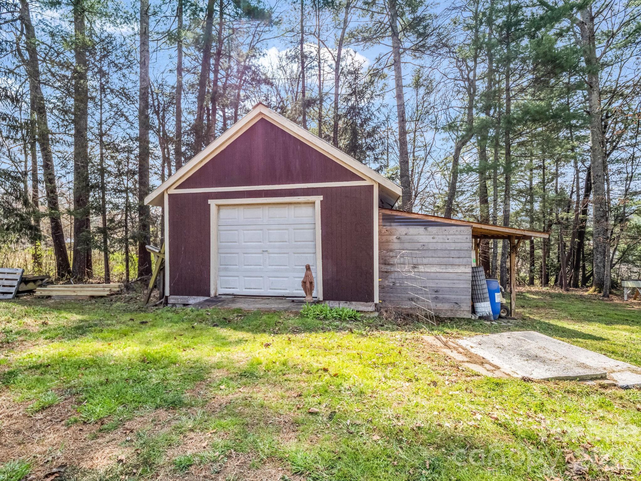 47 Granny Apple Road — Hendersonville