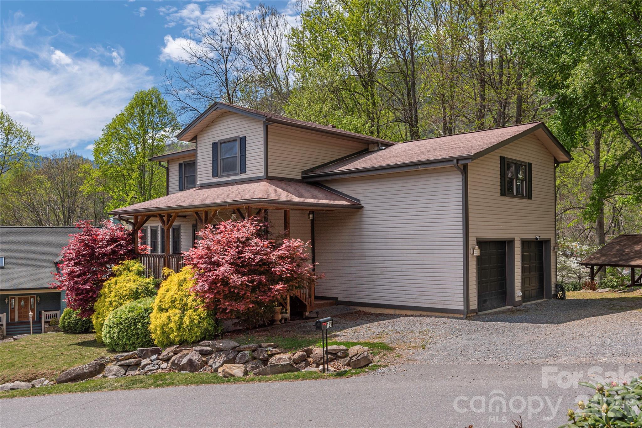 129 Valley Creek Drive — Maggie Valley
