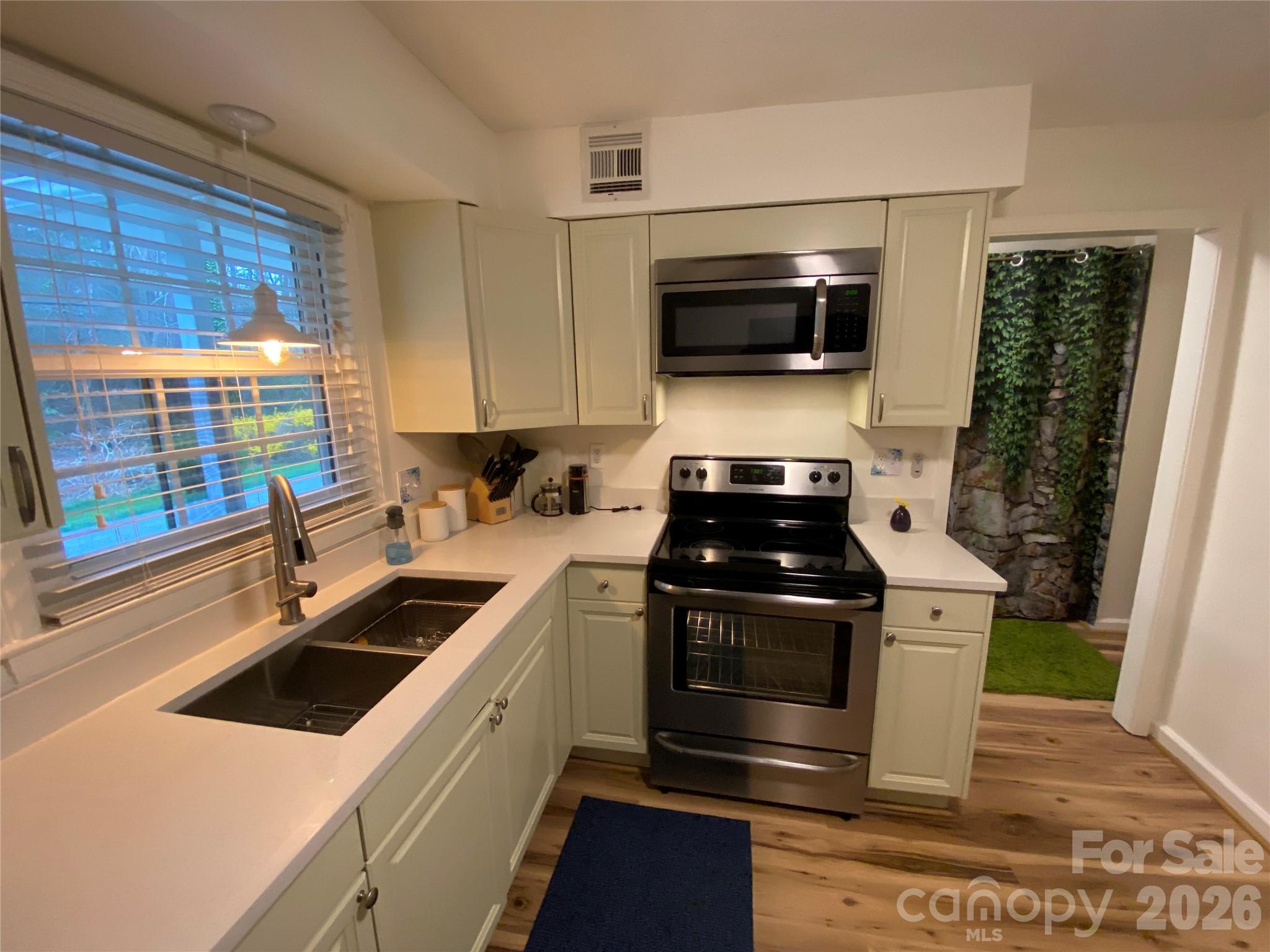 101 Boyd Drive #2C — Flat Rock