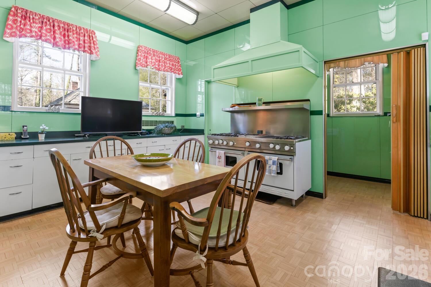 407 Vanderbilt Road — Asheville