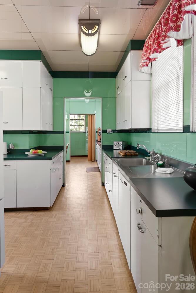 407 Vanderbilt Road — Asheville