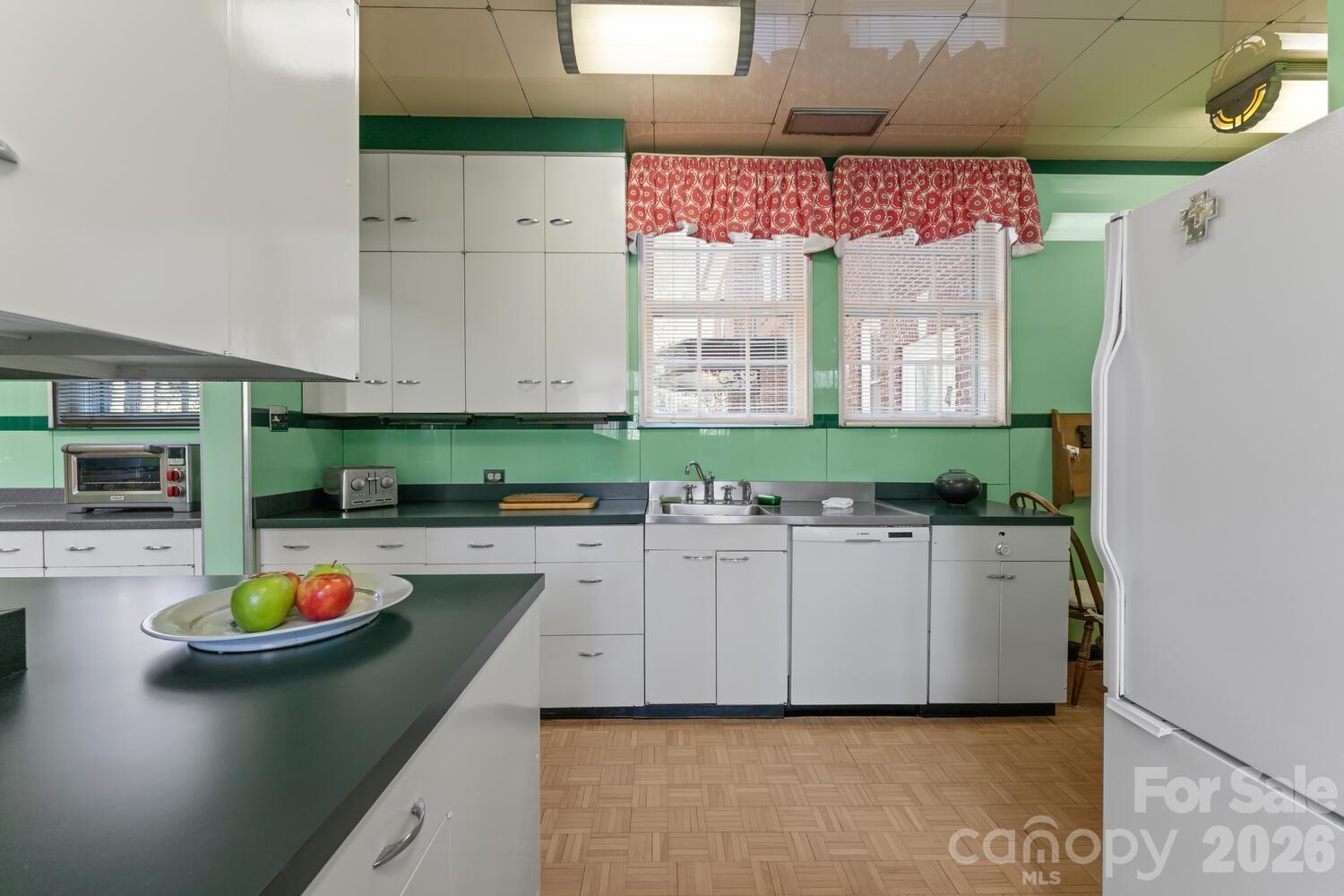 407 Vanderbilt Road — Asheville